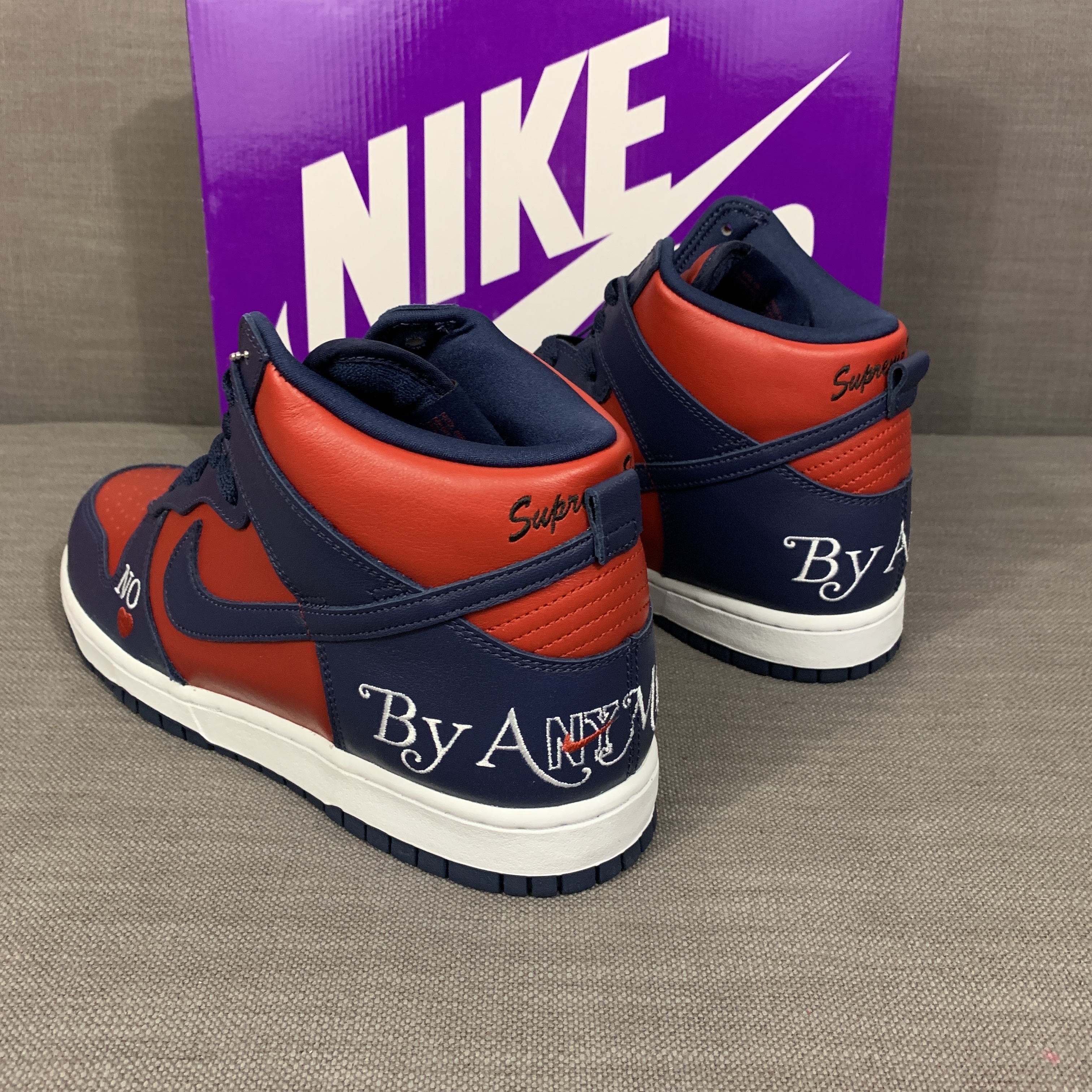 Nike x Supreme SB Dunk High OG QS By Any Means Varsity Red Midnight Navy 착용 스타일 - 3