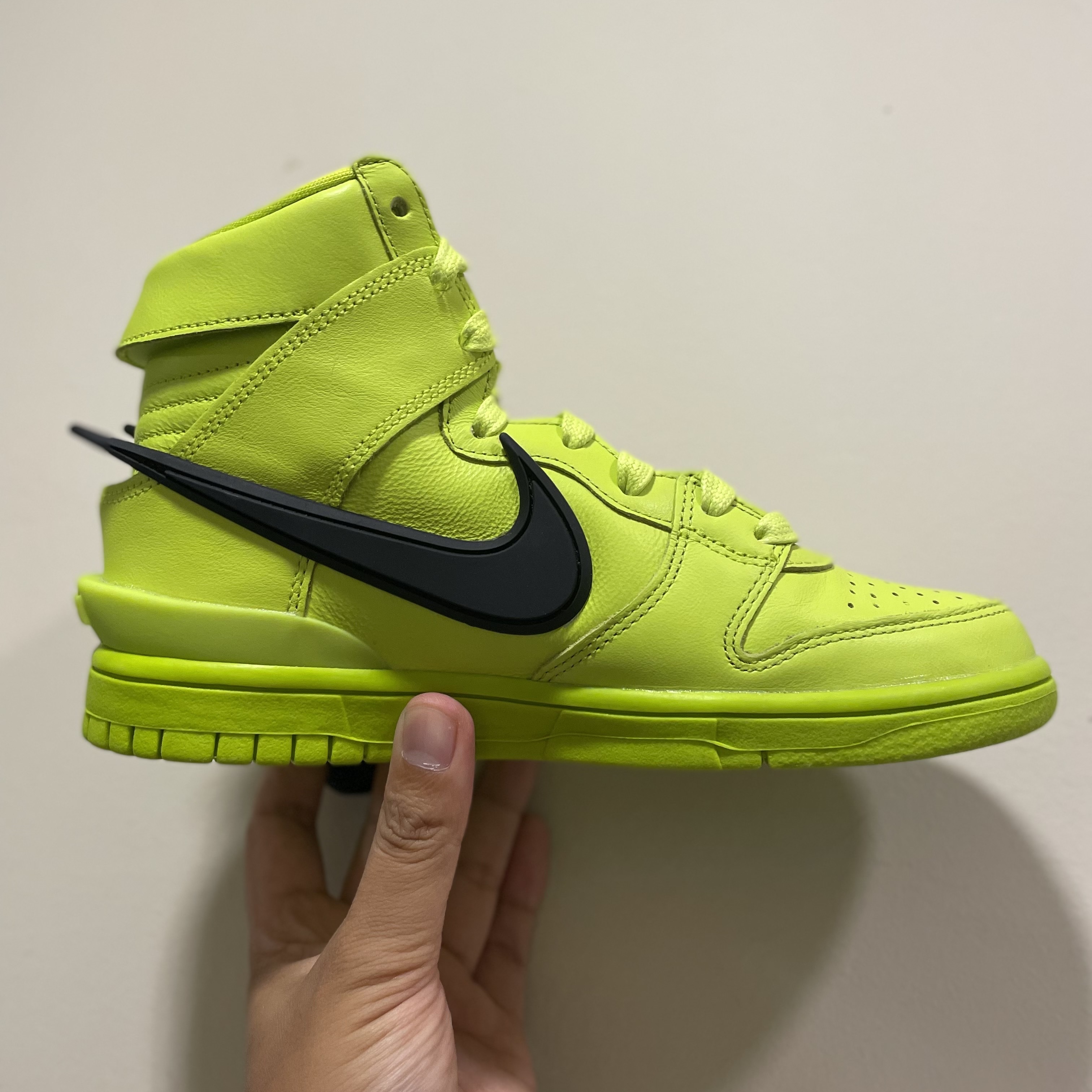 Nike x Ambush Dunk High Flash Lime 착용 스타일 - 1