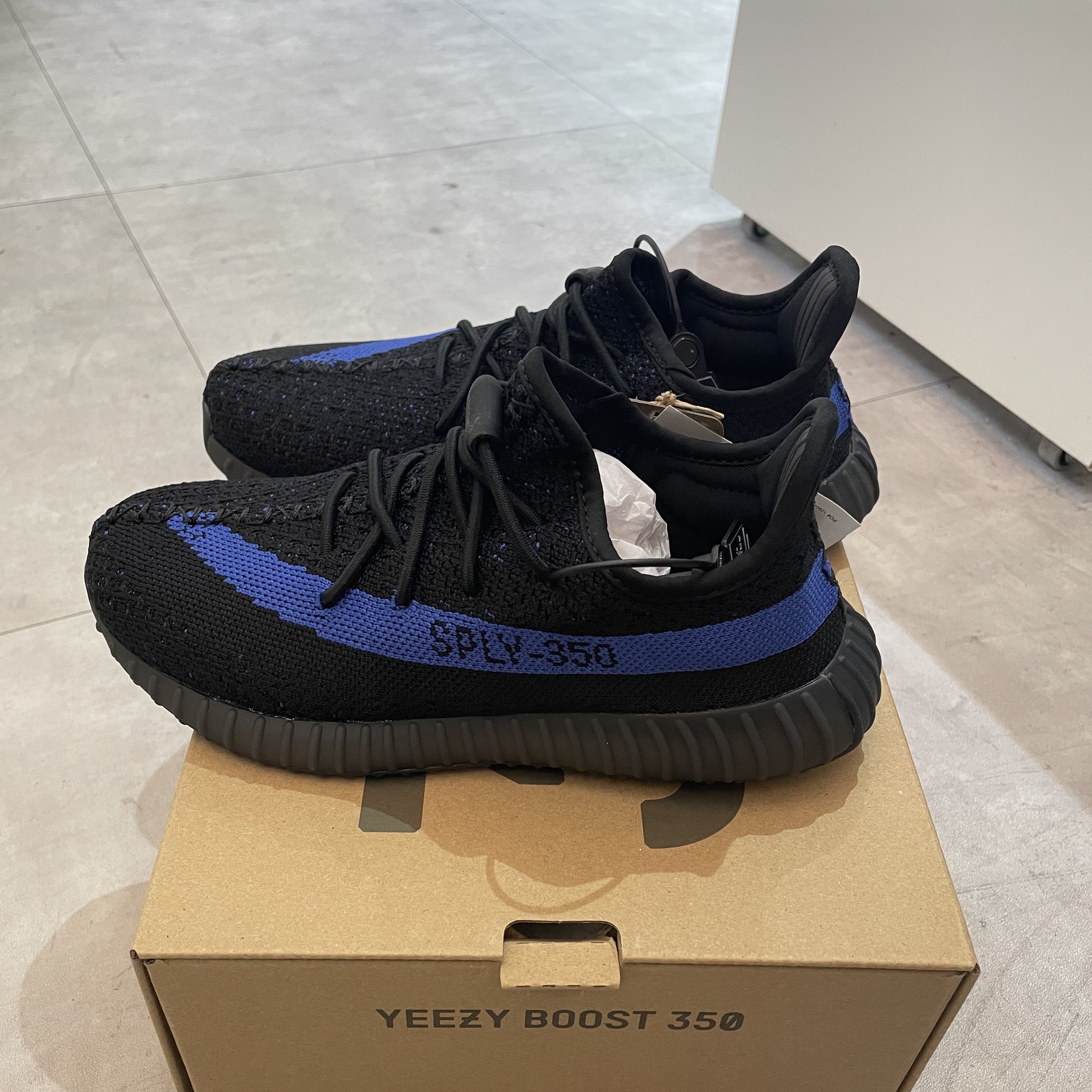 (Kids) Adidas Yeezy Boost 350 V2 Dazzling Blue 착용 스타일