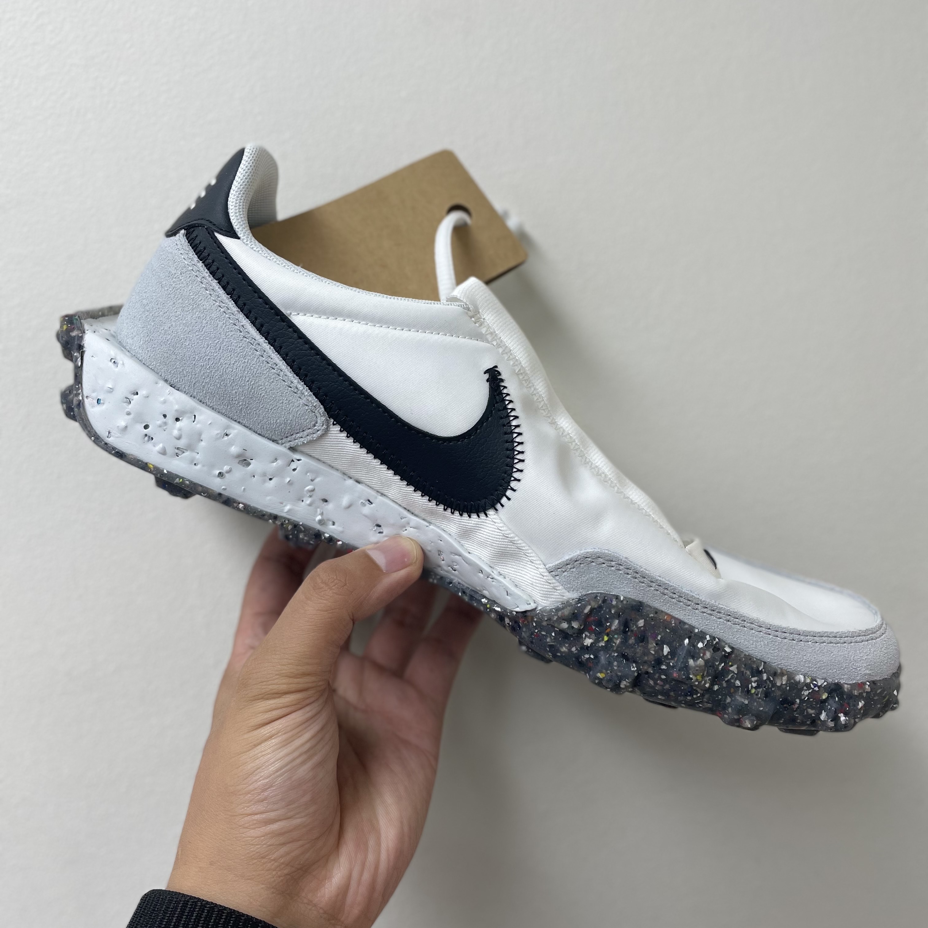 (W) Nike Waffle Racer Crater Summit White Black 착용 스타일 - 1