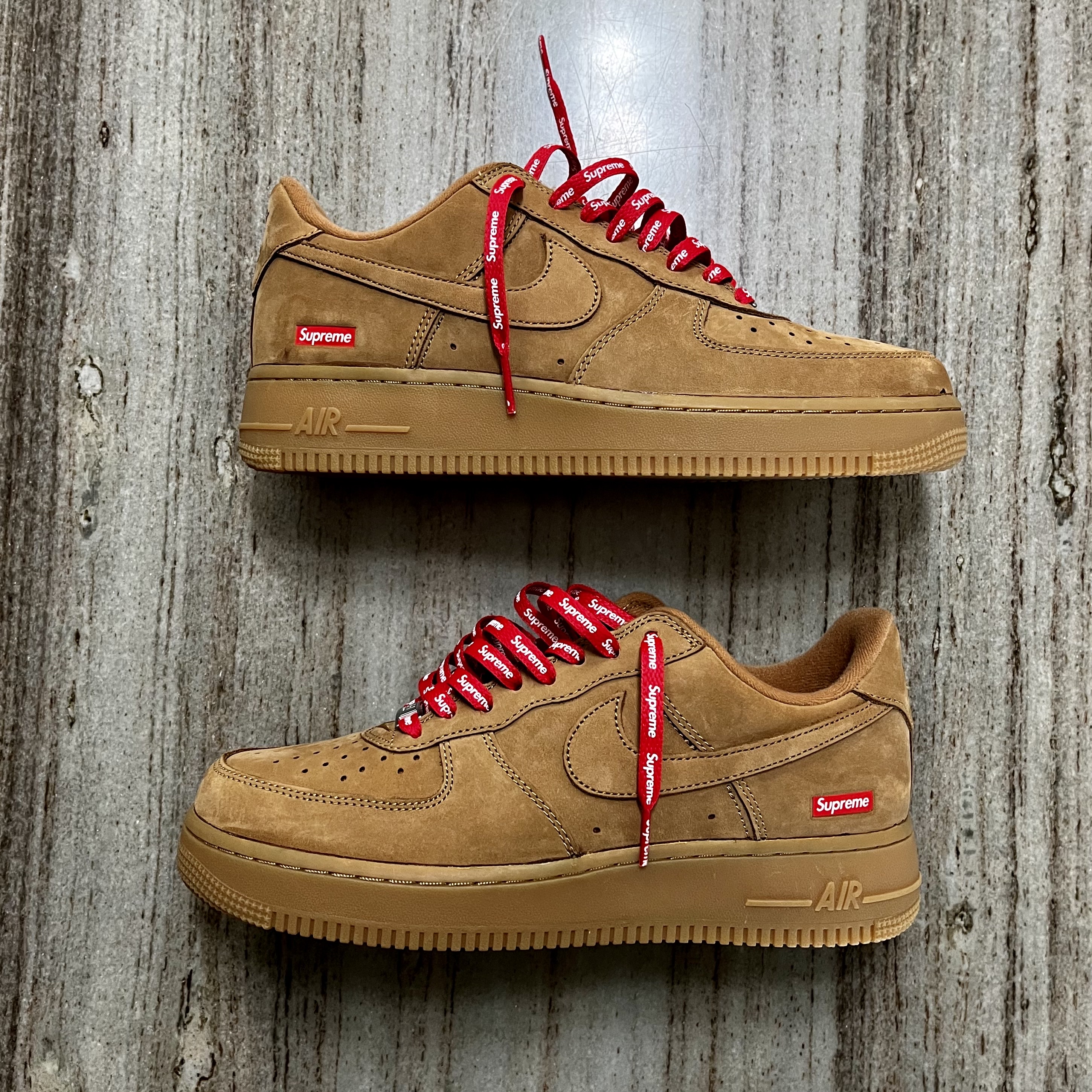 Nike x Supreme Air Force 1 Low Flax, Nike x Supreme Air Force 1 Low White 착용 스타일 - 1