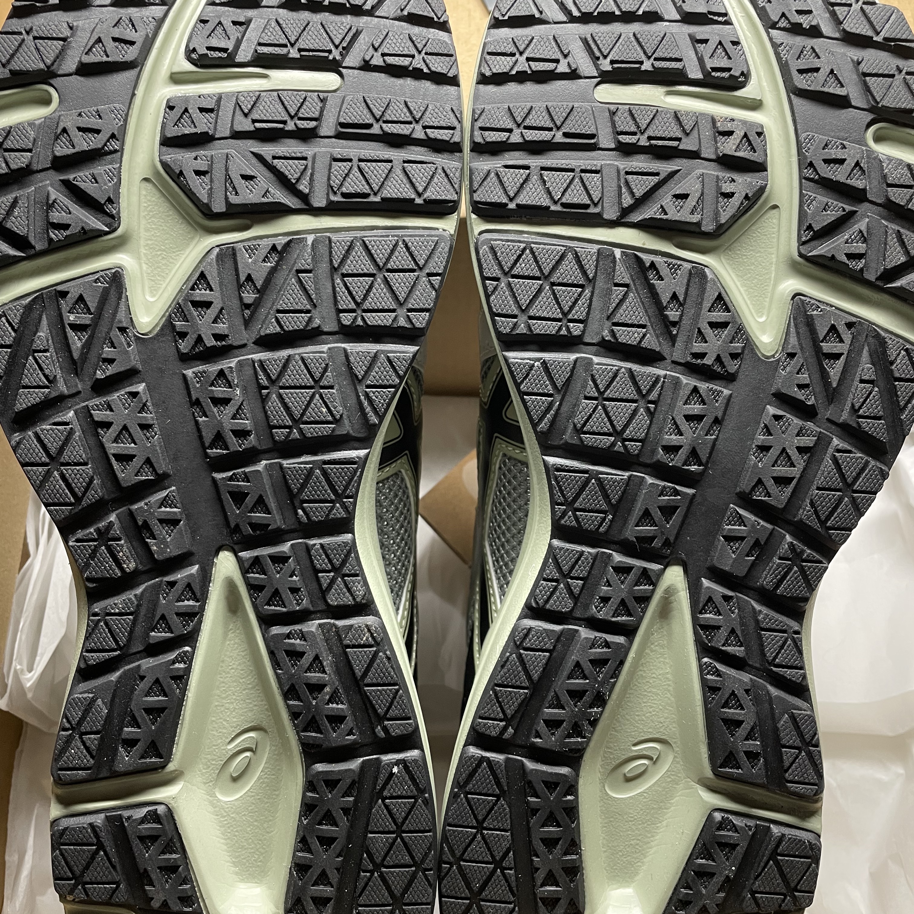 Asics Jog 100 S Sheet Rock - 2E Wide 착용 스타일 - 4