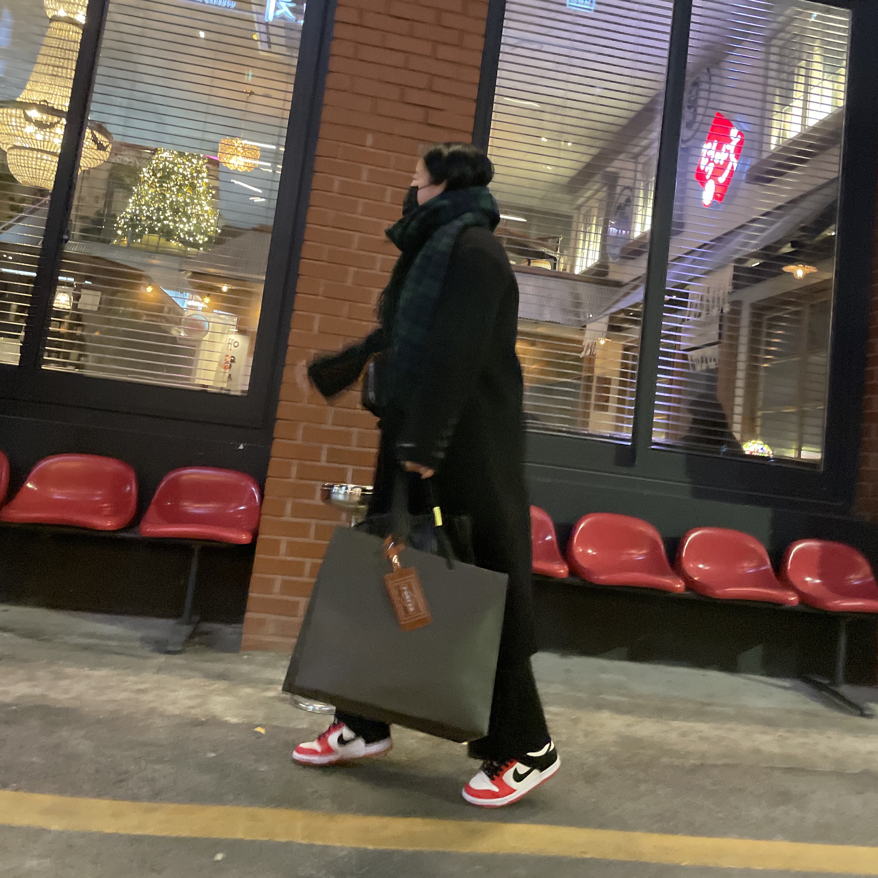 (GS) Nike x NBA Dunk Low Black and Chile Red 착용 스타일