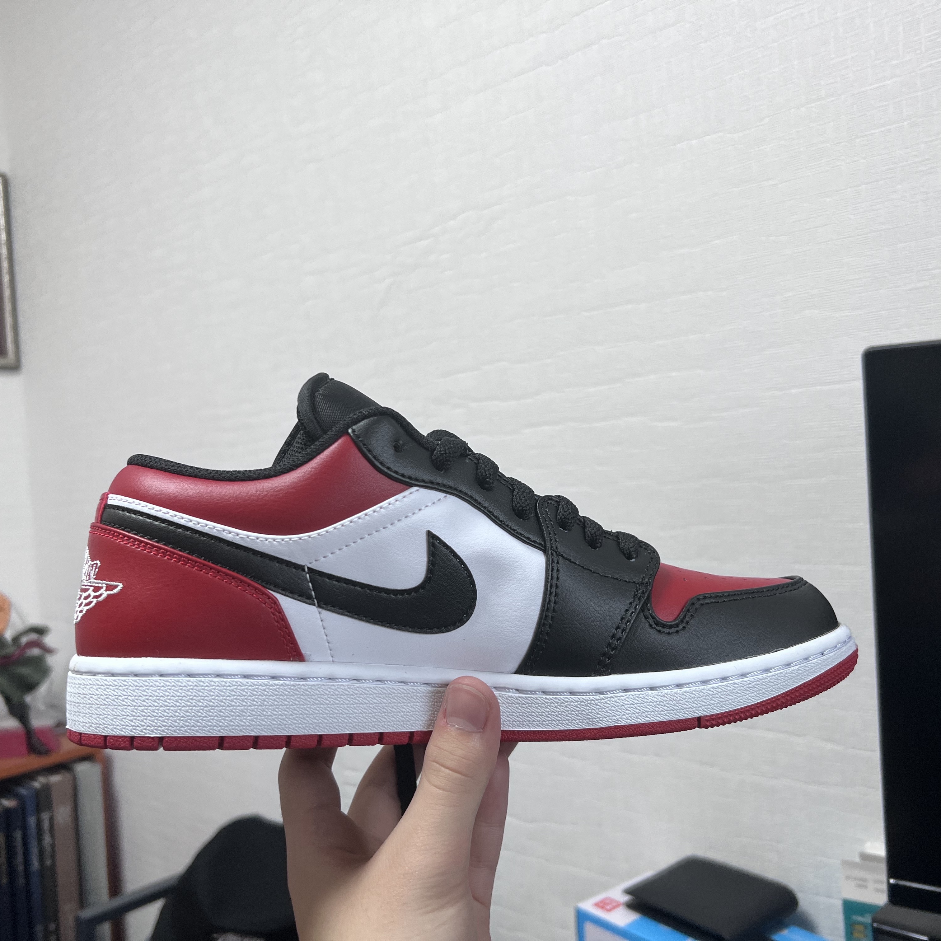 Jordan 1 Low Bred Toe, Jordan 1 Retro High OG Electro Orange 착용 스타일 - 2