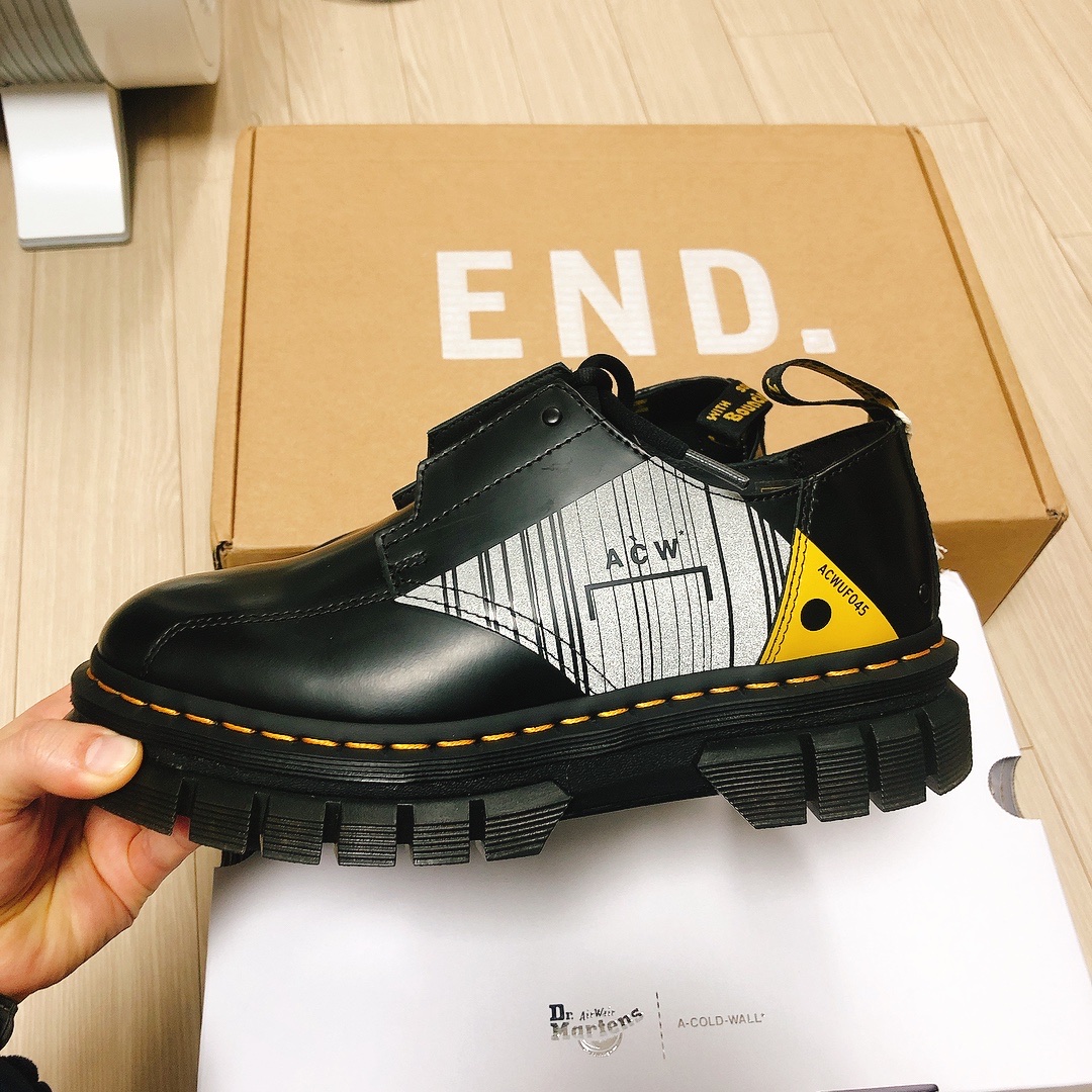 Dr. Martens x A-Cold-Wall 1461 Bex Neoteric Black 착용 스타일 - 2