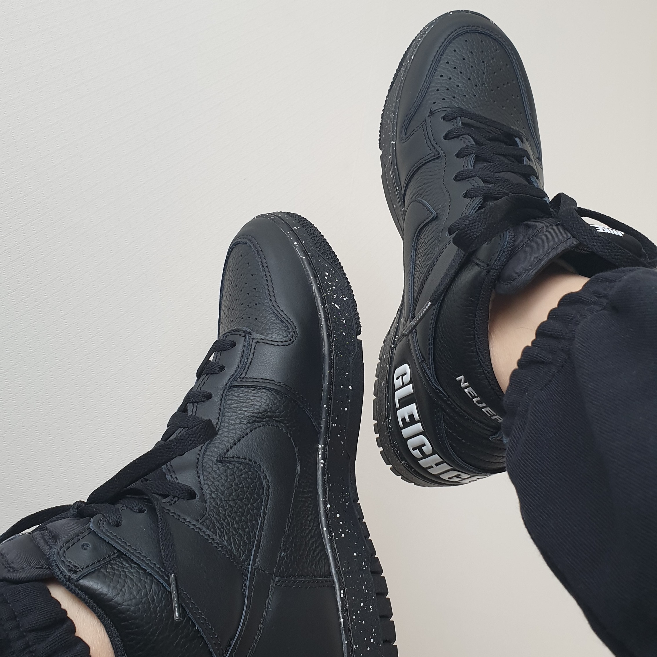 Nike x Undercover Dunk High 1985 Black 착용 스타일 - 1