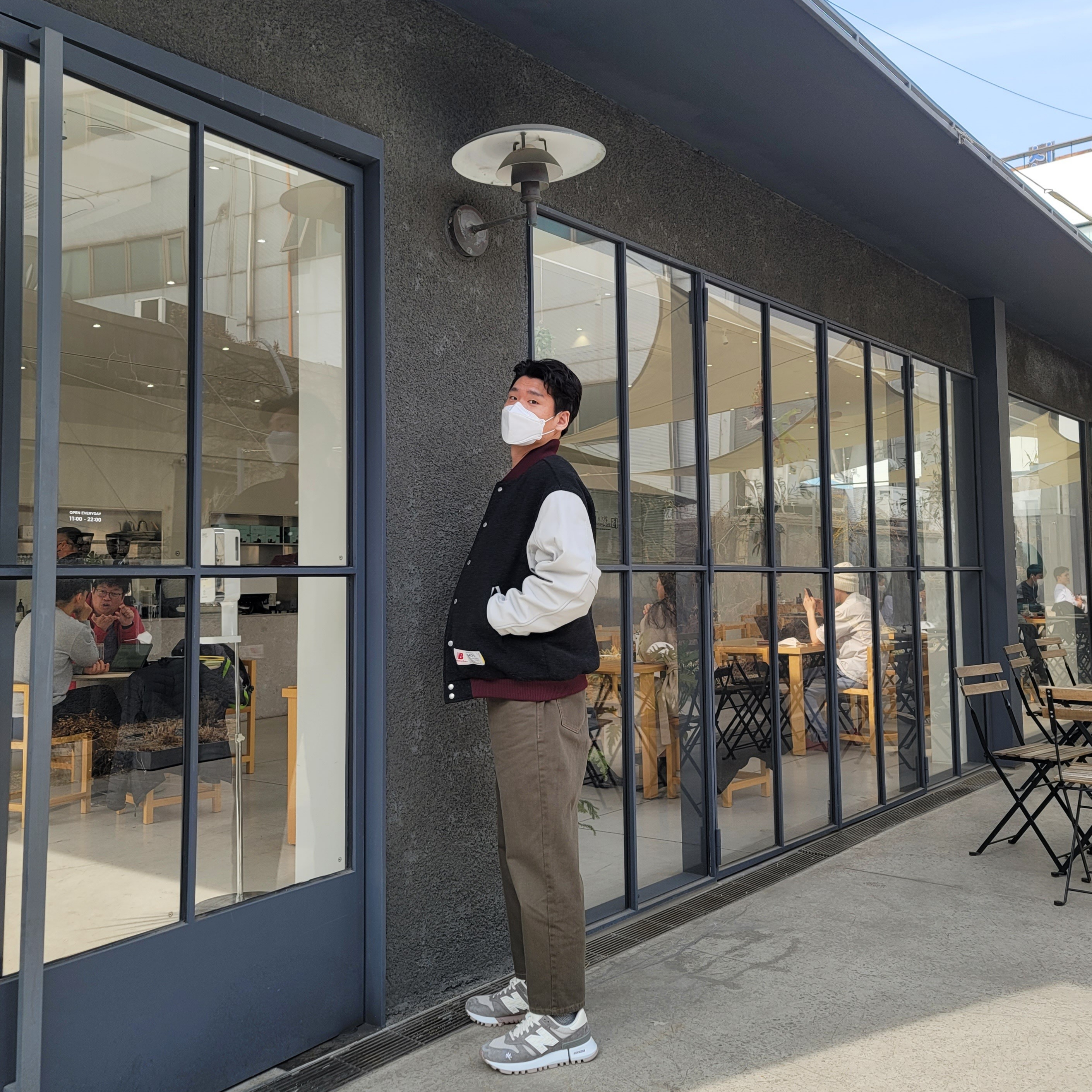 New Balance x Thisisneverthat Varsity Jacket Charcoal, New Balance x Kith R_C 1300 10th Anniversary Elephant Skin 착용 스타일