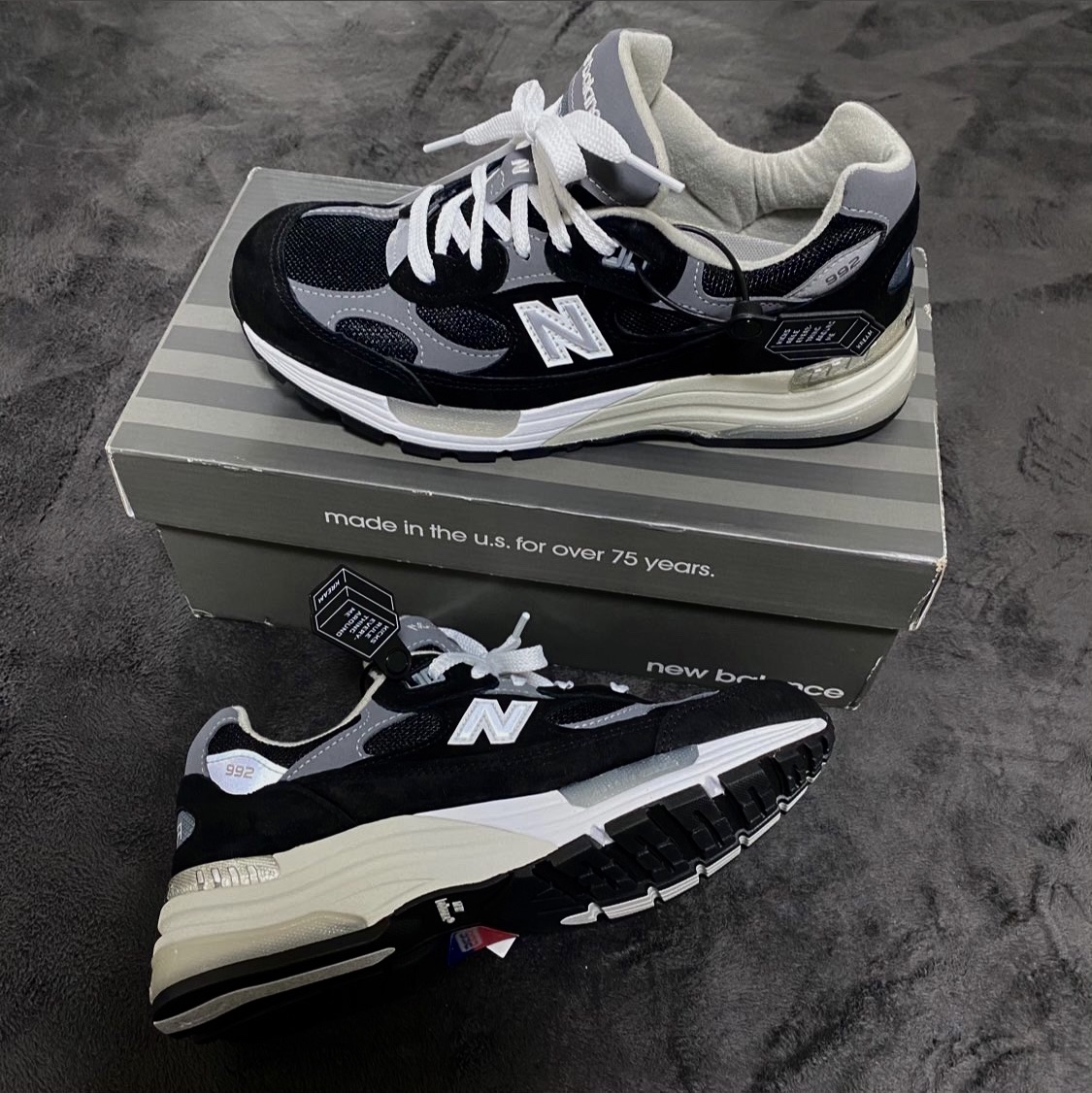 New Balance 992 Made in USA Black Grey 착용 스타일