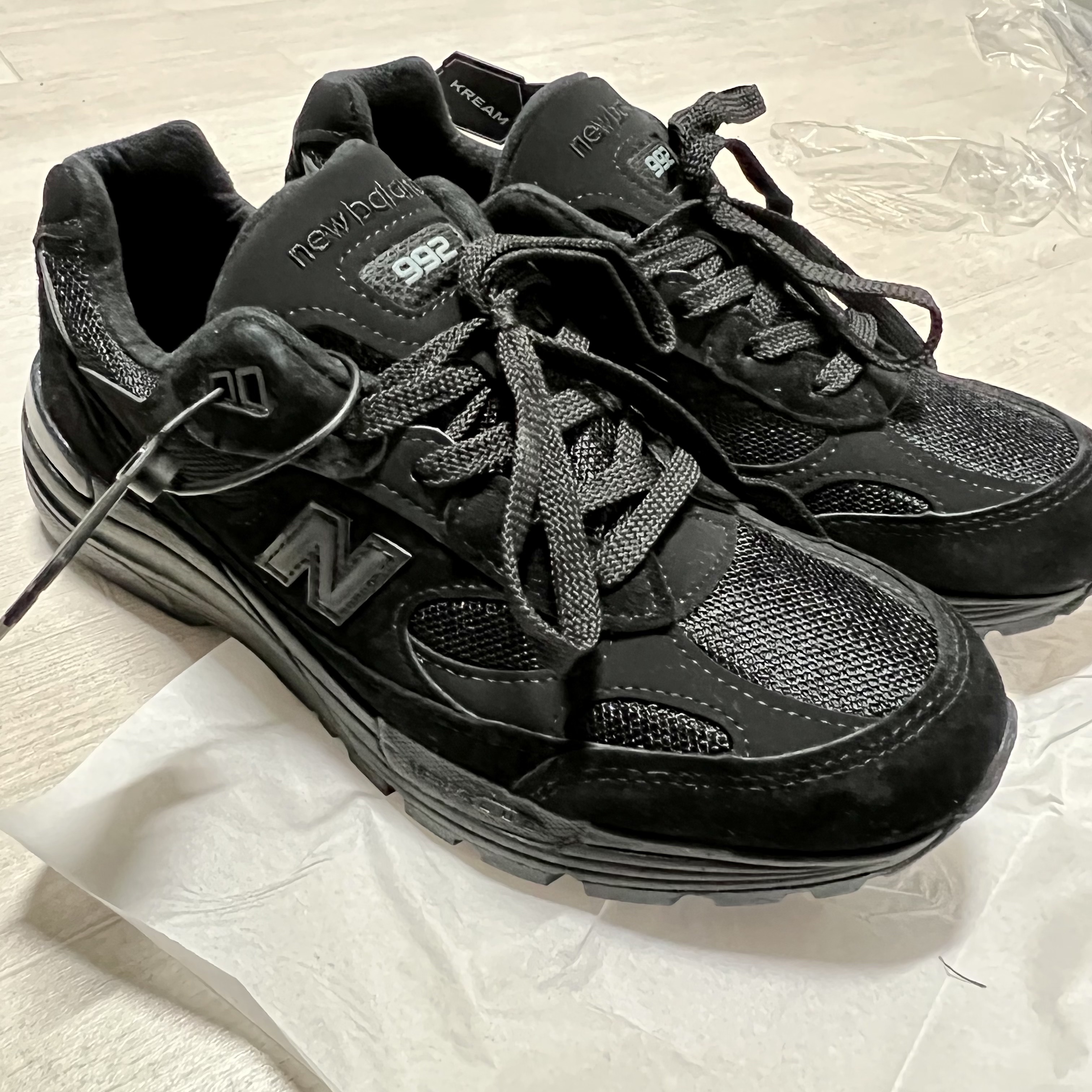 New Balance 992 Made in USA Triple Black 착용 스타일 - 3