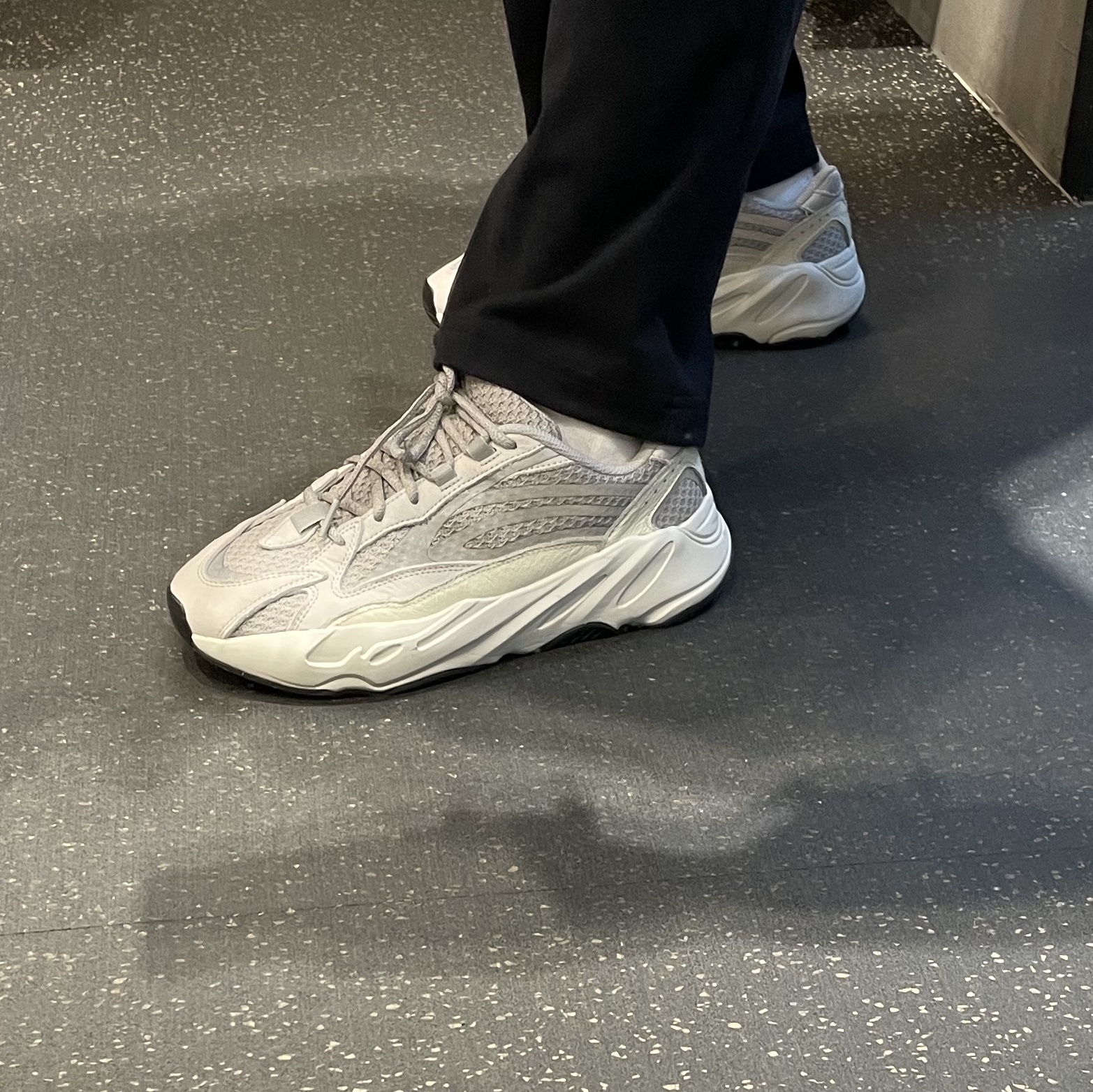 Adidas Yeezy Boost 700 V2 Static 2018 착용 스타일