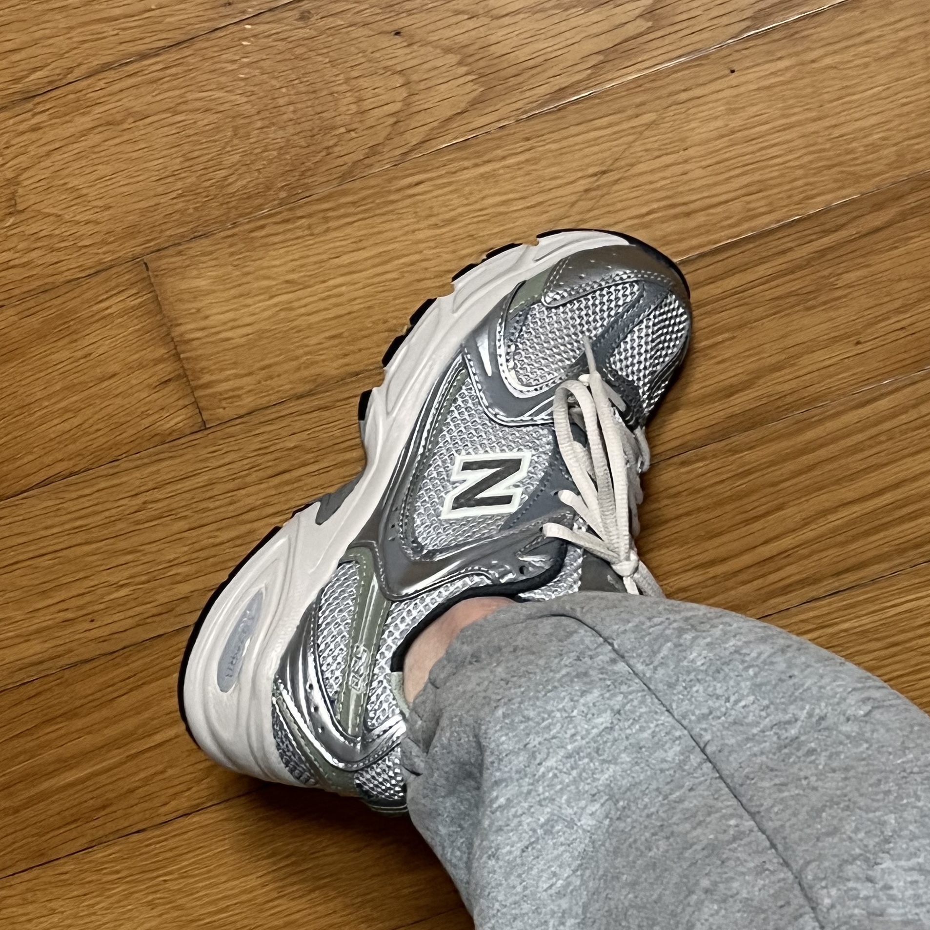 New Balance 530 Earth 착용 스타일 - 2