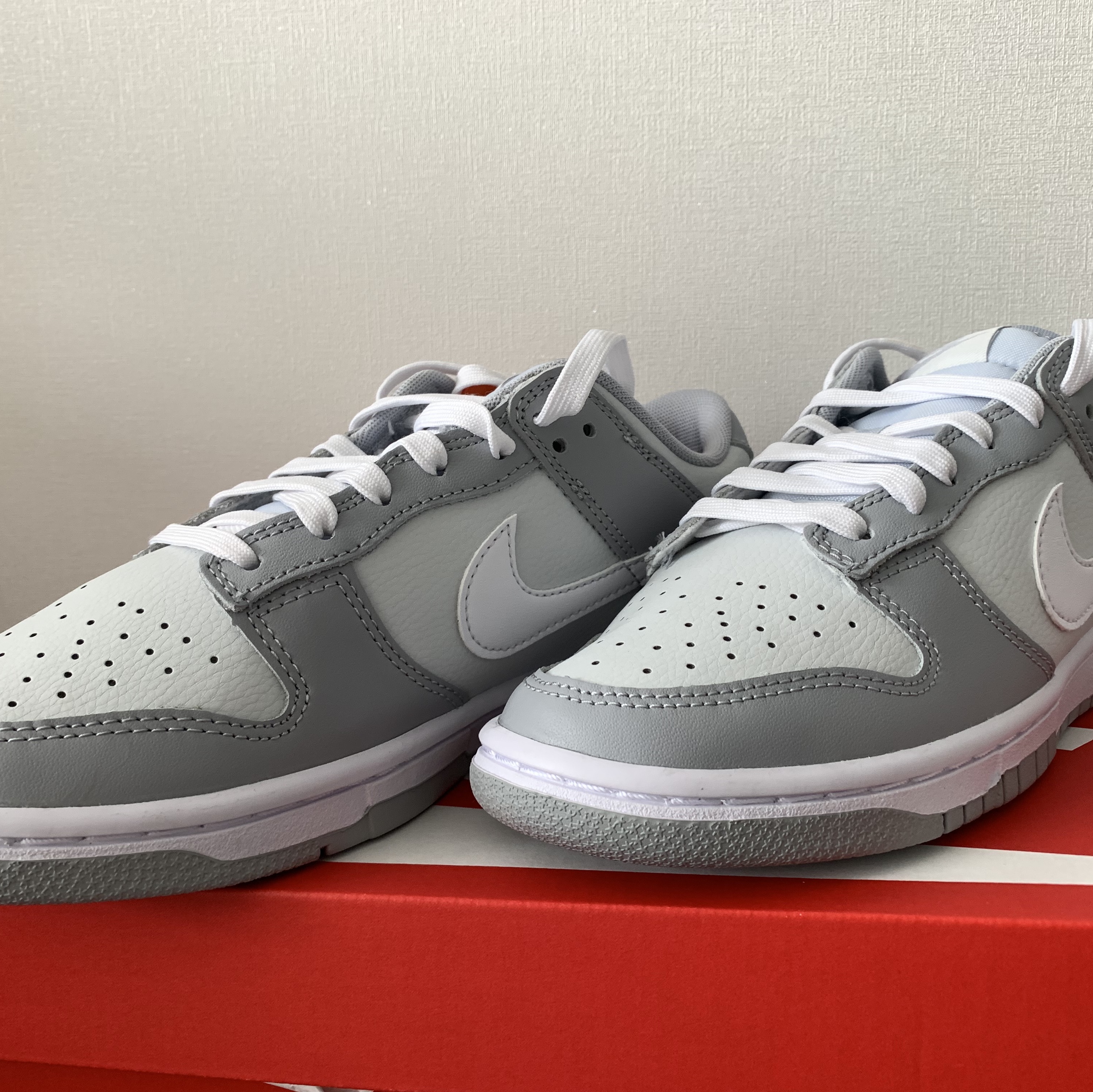 Nike Dunk Low Retro Wolf Grey 착용 스타일 - 2