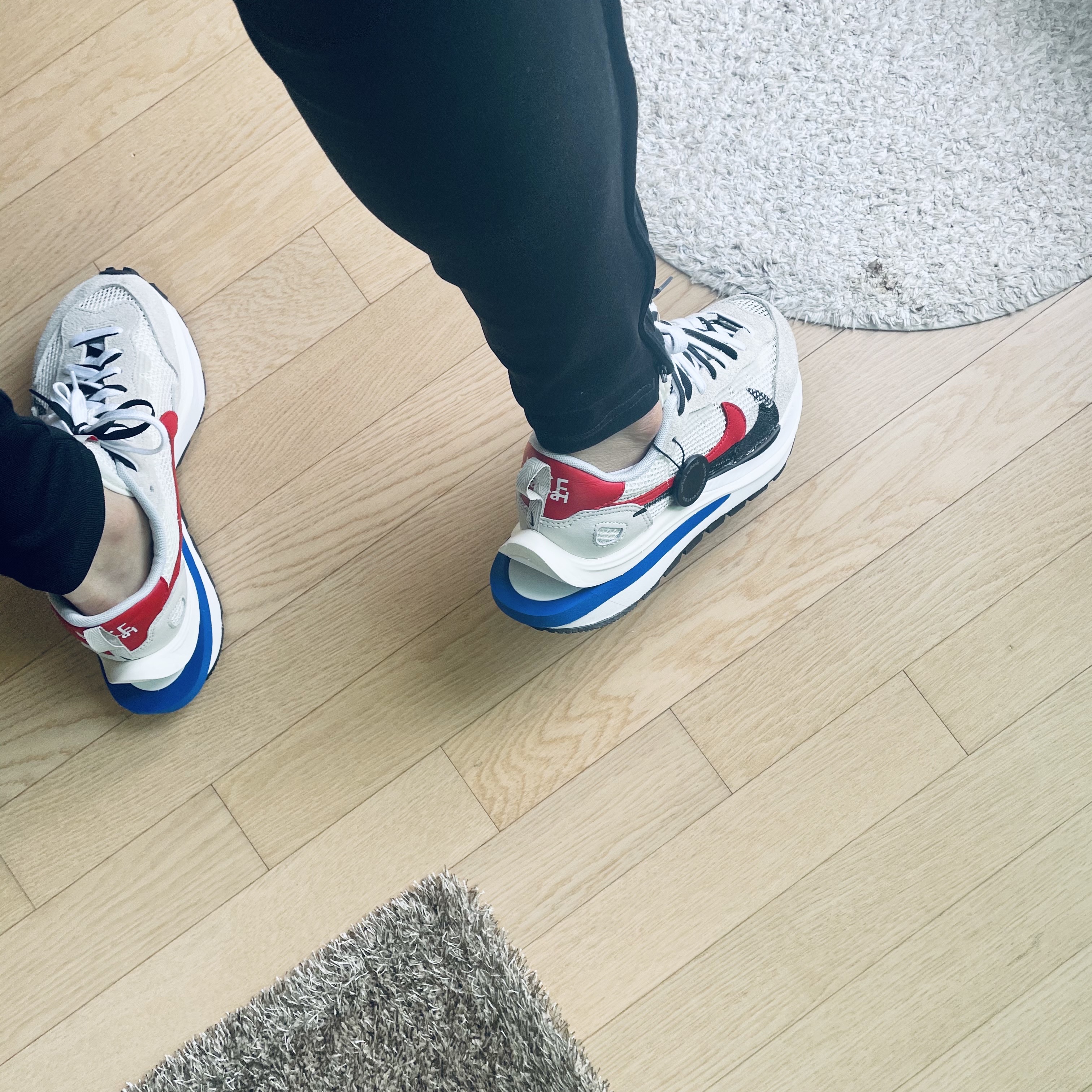 Nike x Sacai VaporWaffle Royal Fuchsia 착용 스타일