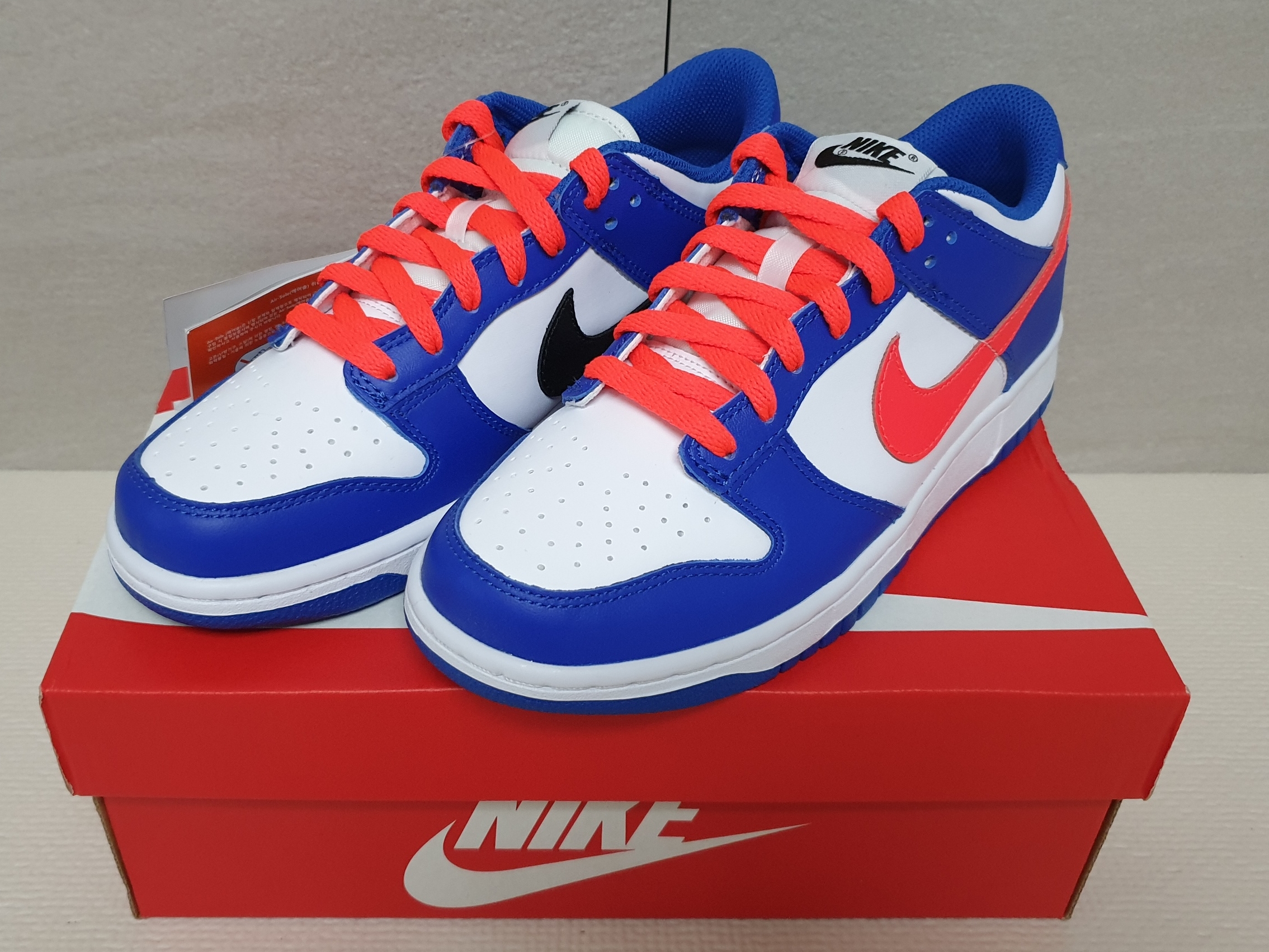 (GS) Nike Dunk Low Bright Crimson Game Royal 착용 스타일 - 1