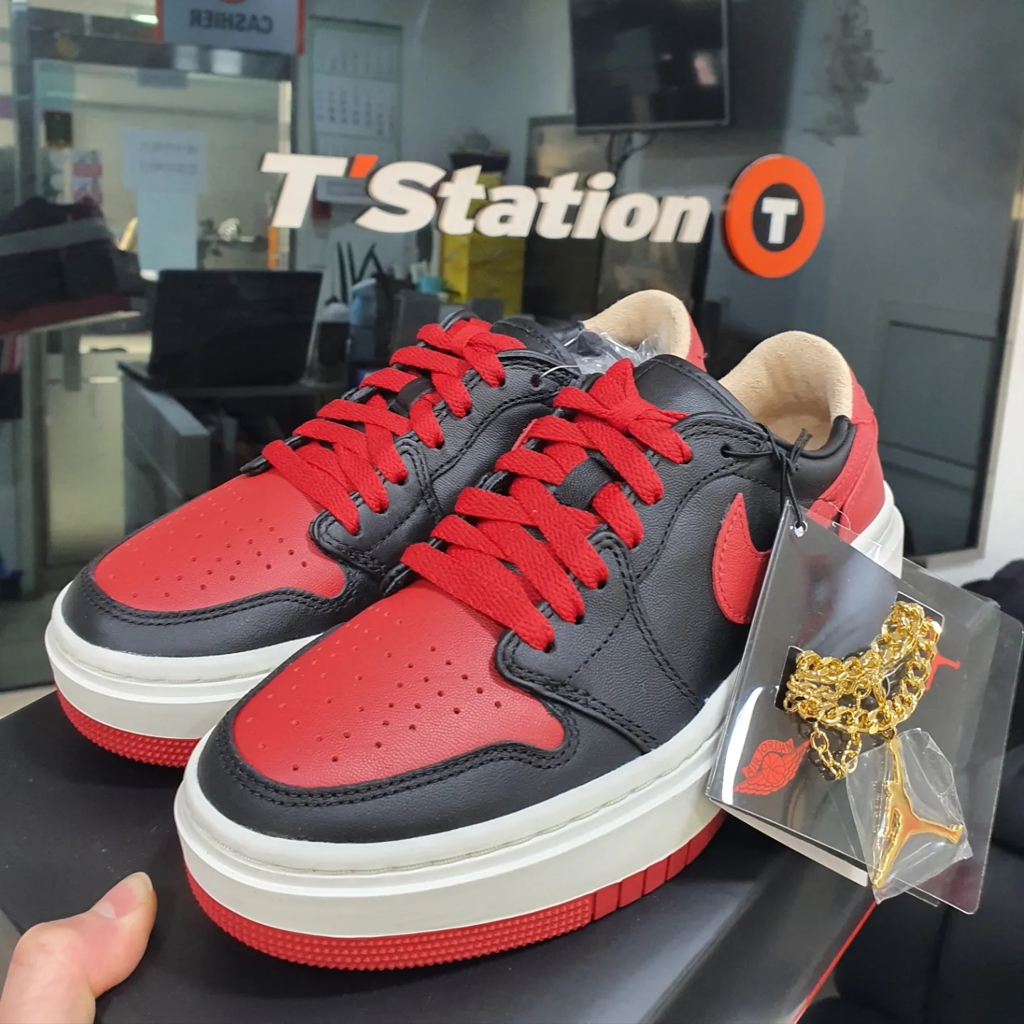 (W) Jordan 1 Elevate Low SE Bred 착용 스타일 - 2