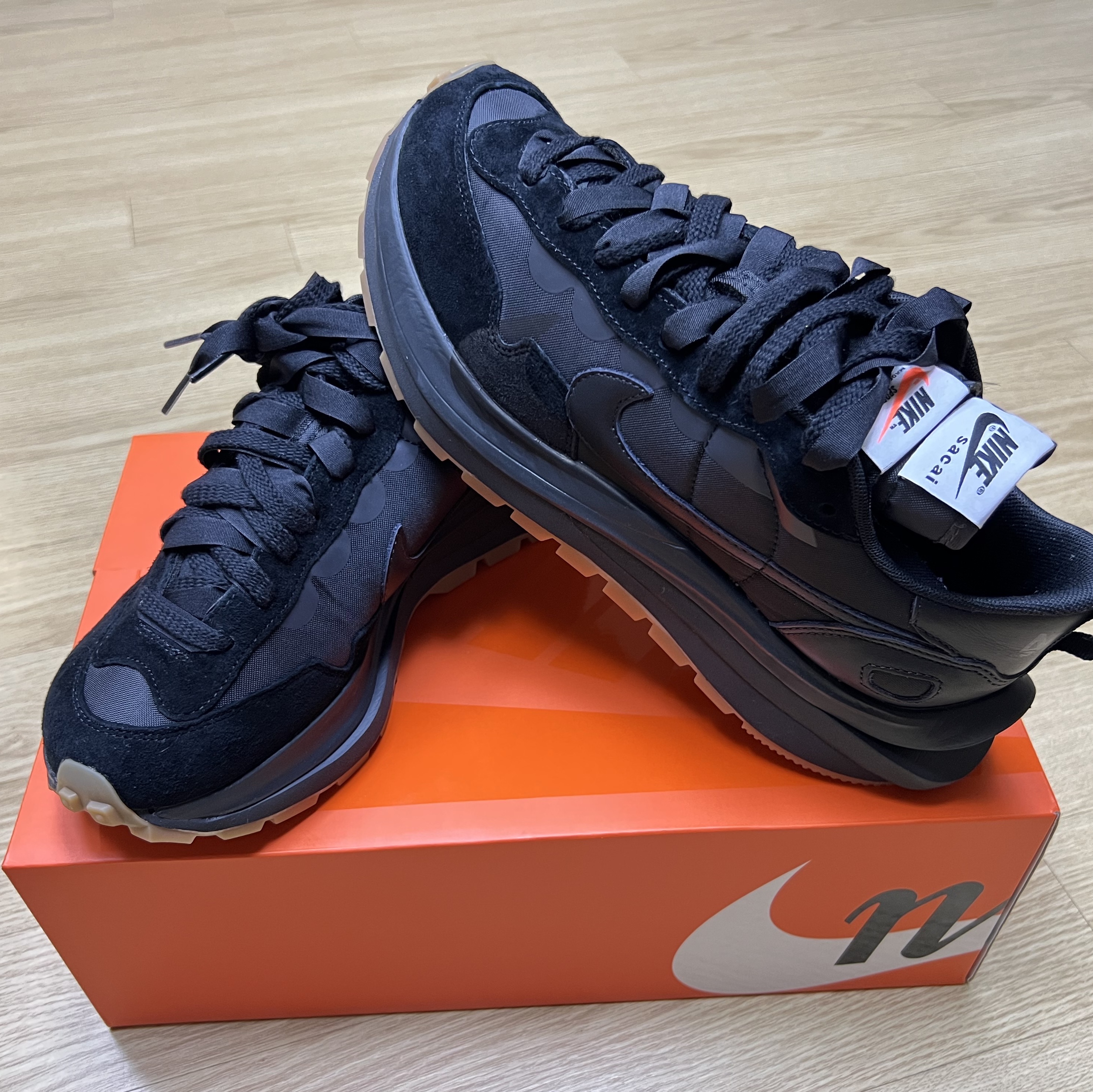 Nike x Sacai VaporWaffle Black and Gum 착용 스타일