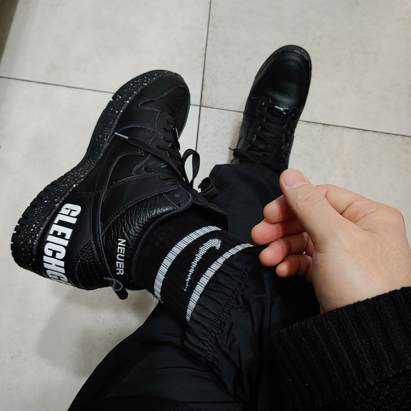 Nike x Undercover Dunk High 1985 Black 착용 스타일 - 1