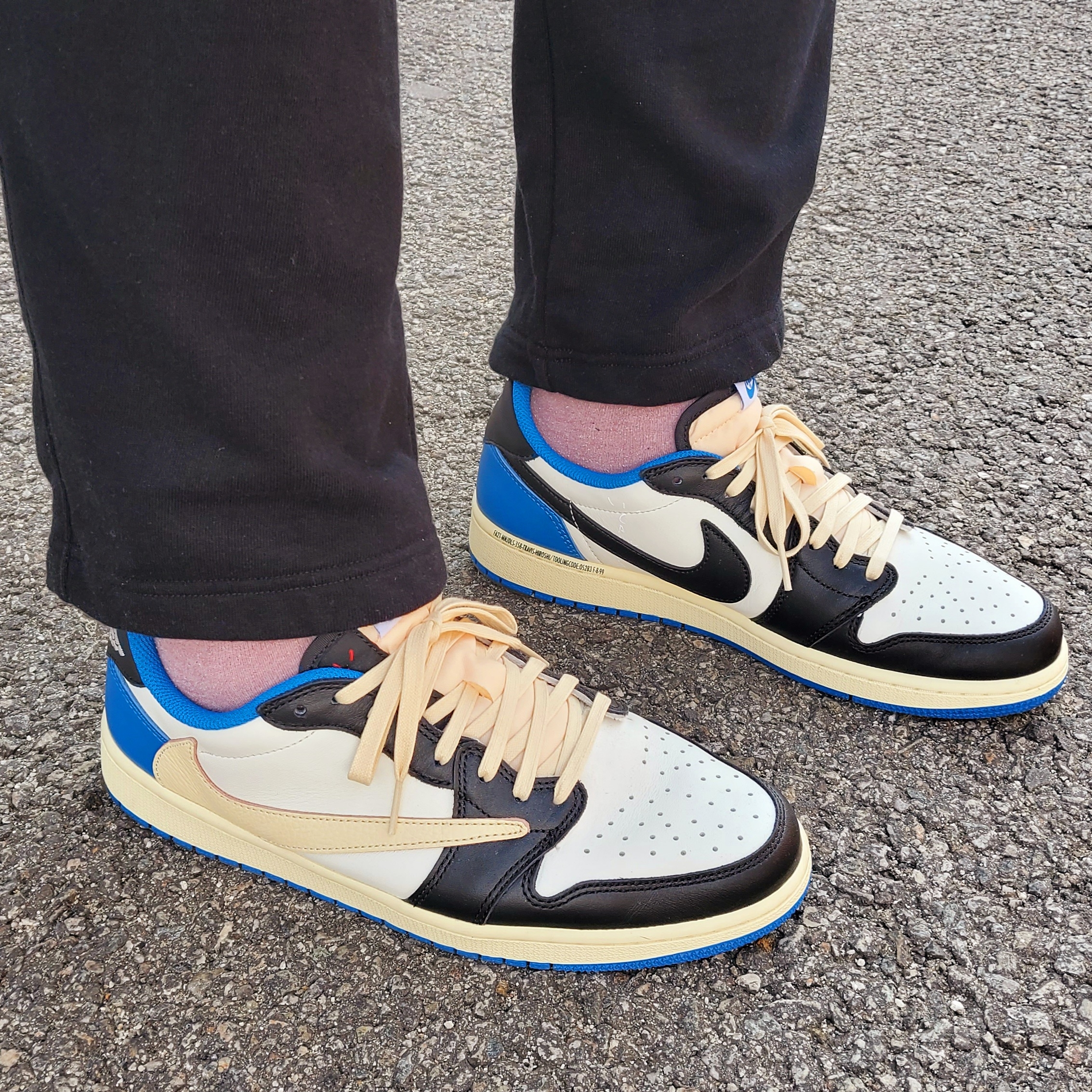 Jordan 1 x Travis Scott x Fragment Retro Low OG SP Military Blue 착용 스타일 - 4