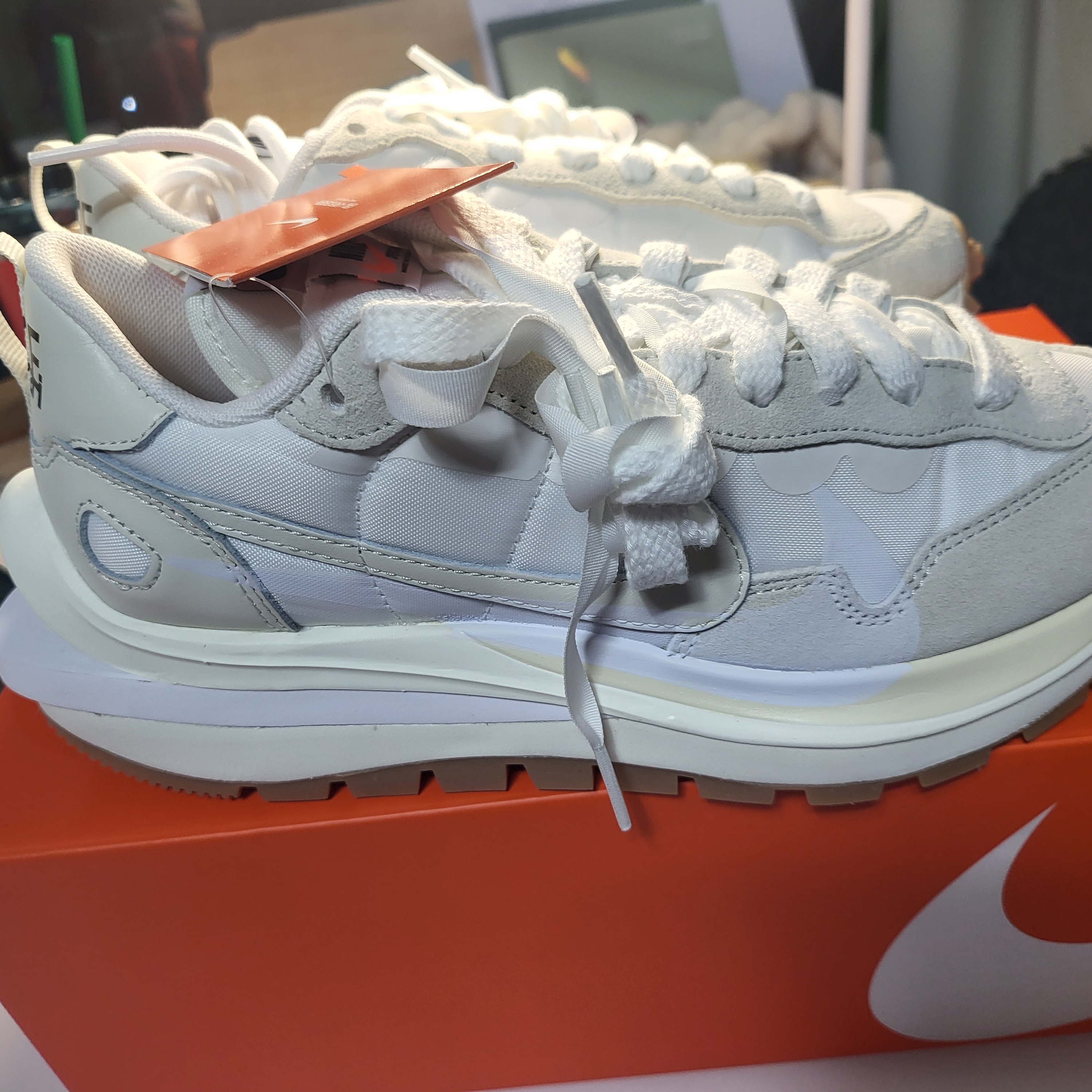 Nike x Sacai VaporWaffle White and Gum 착용 스타일