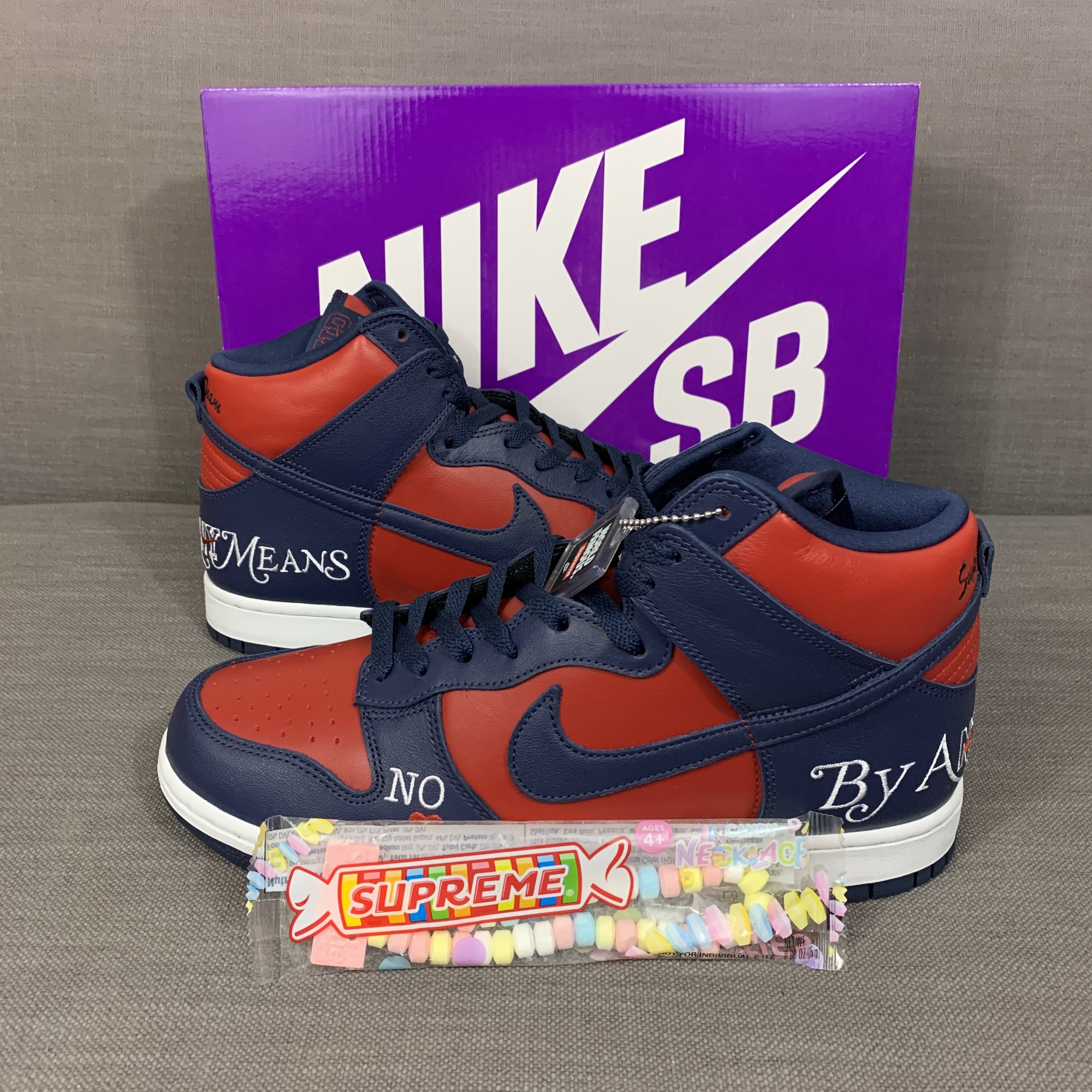 Nike x Supreme SB Dunk High OG QS By Any Means Varsity Red Midnight Navy 착용 스타일 - 1