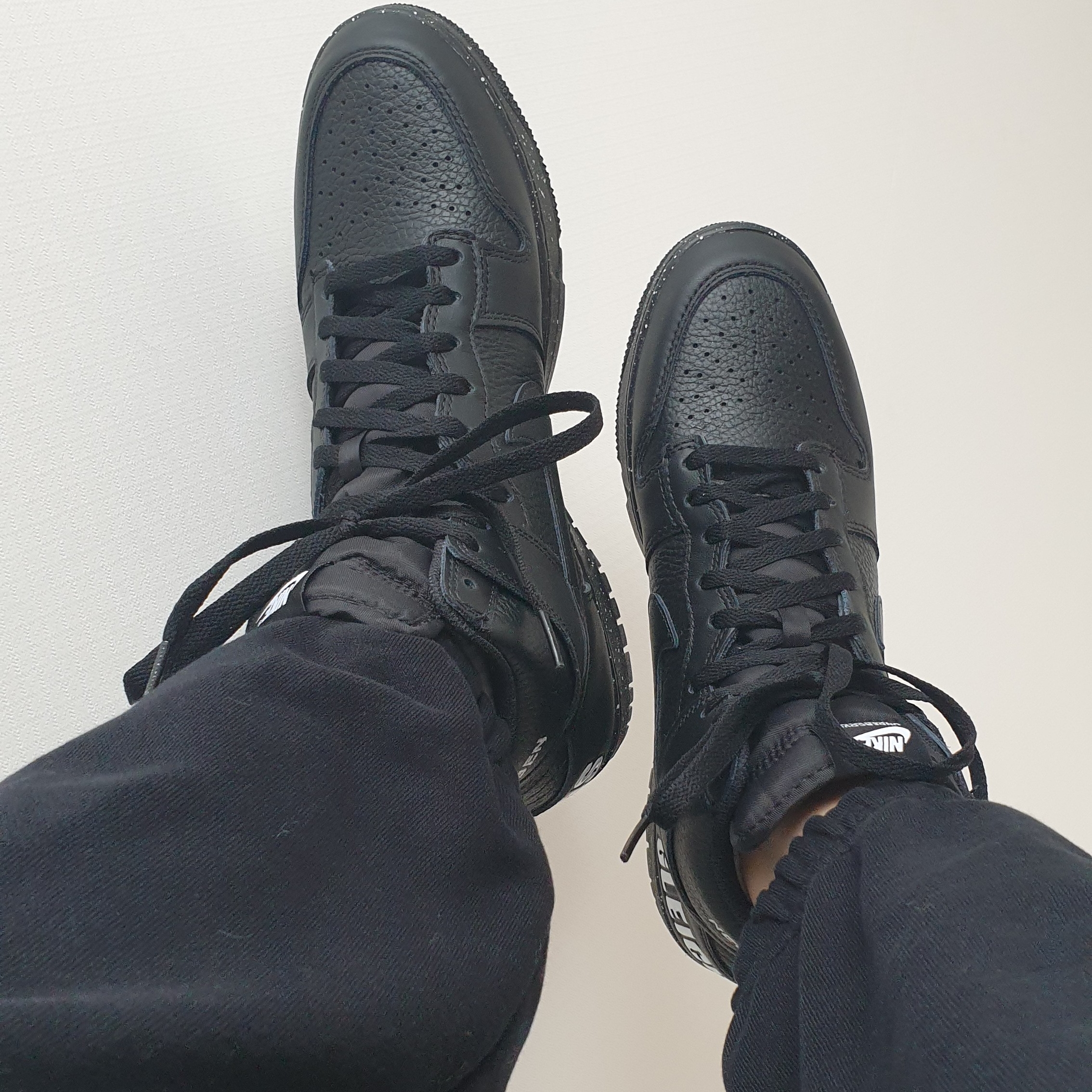Nike x Undercover Dunk High 1985 Black 착용 스타일 - 3