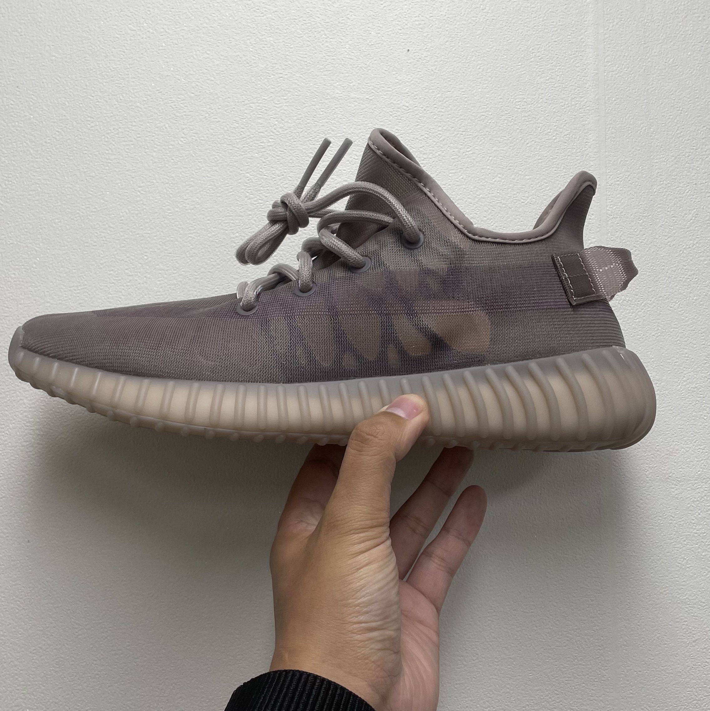 Adidas Yeezy Boost 350 V2 Mono Mist 착용 스타일 - 2