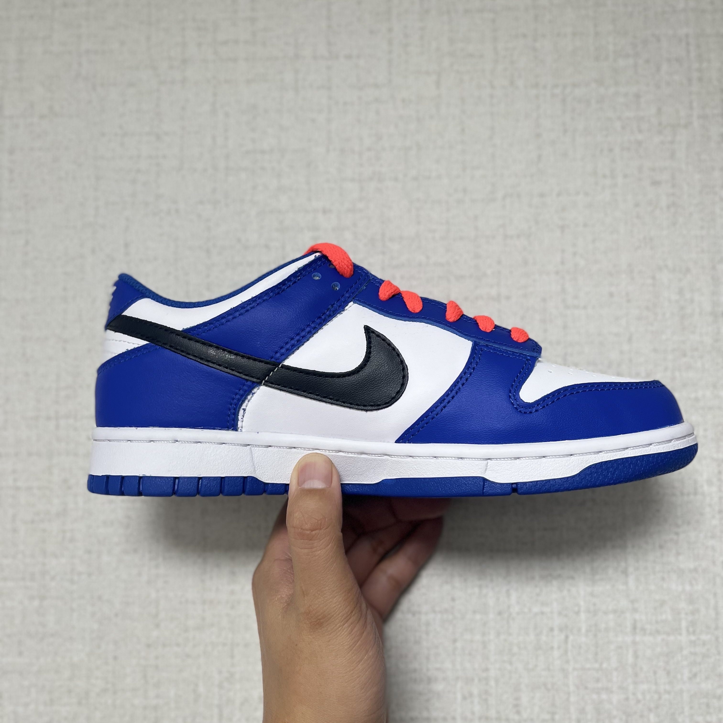 (GS) Nike Dunk Low Bright Crimson Game Royal 착용 스타일 - 2
