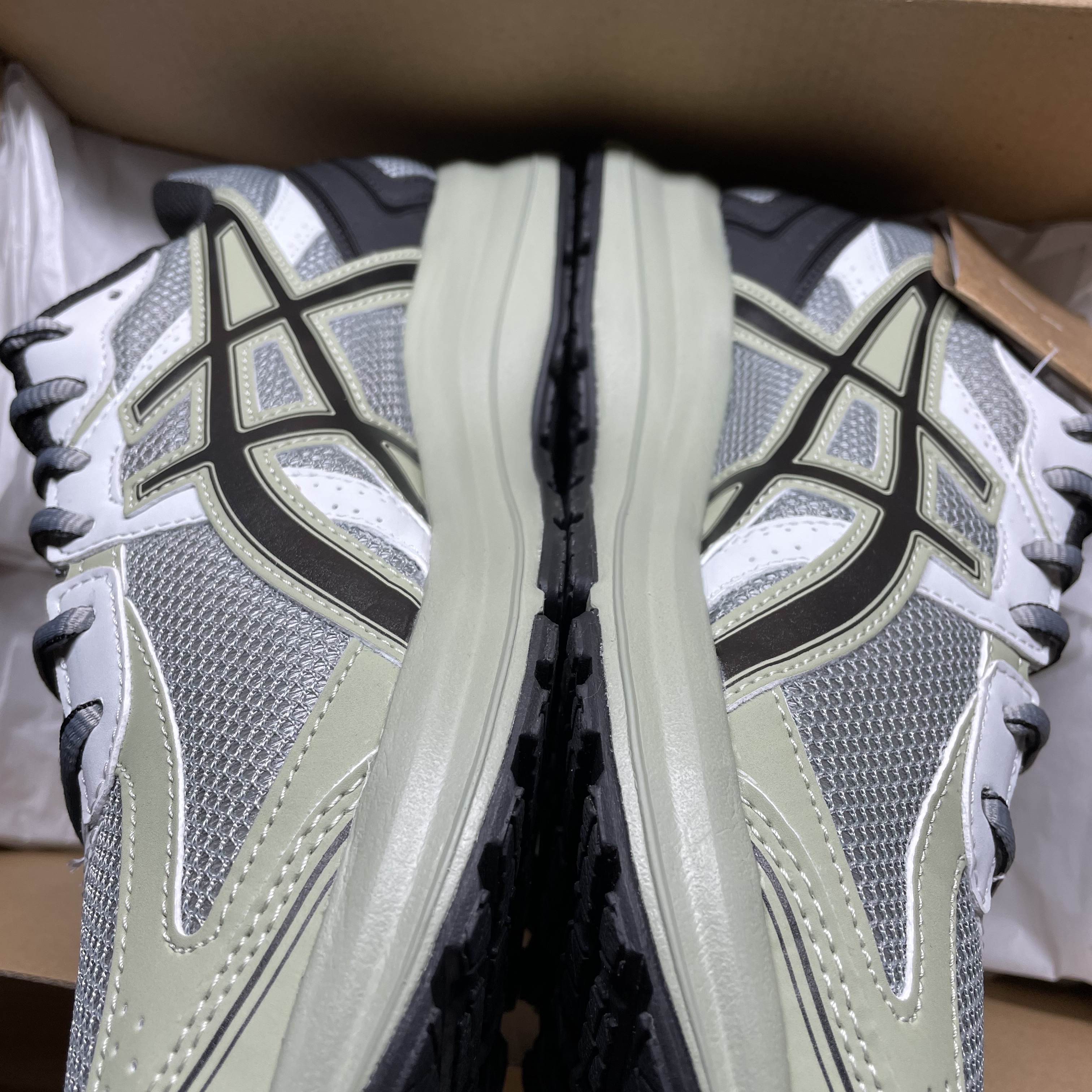 Asics Jog 100 S Sheet Rock - 2E Wide 착용 스타일 - 3