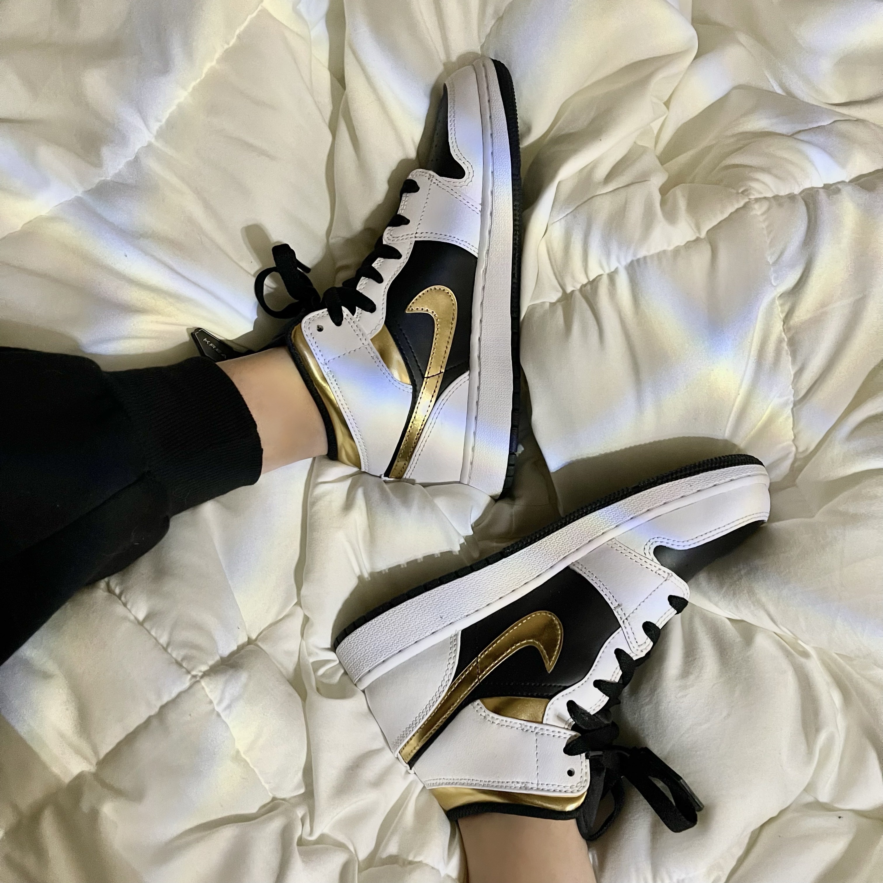 (GS) Jordan 1 Mid White Gold 착용 스타일 - 4