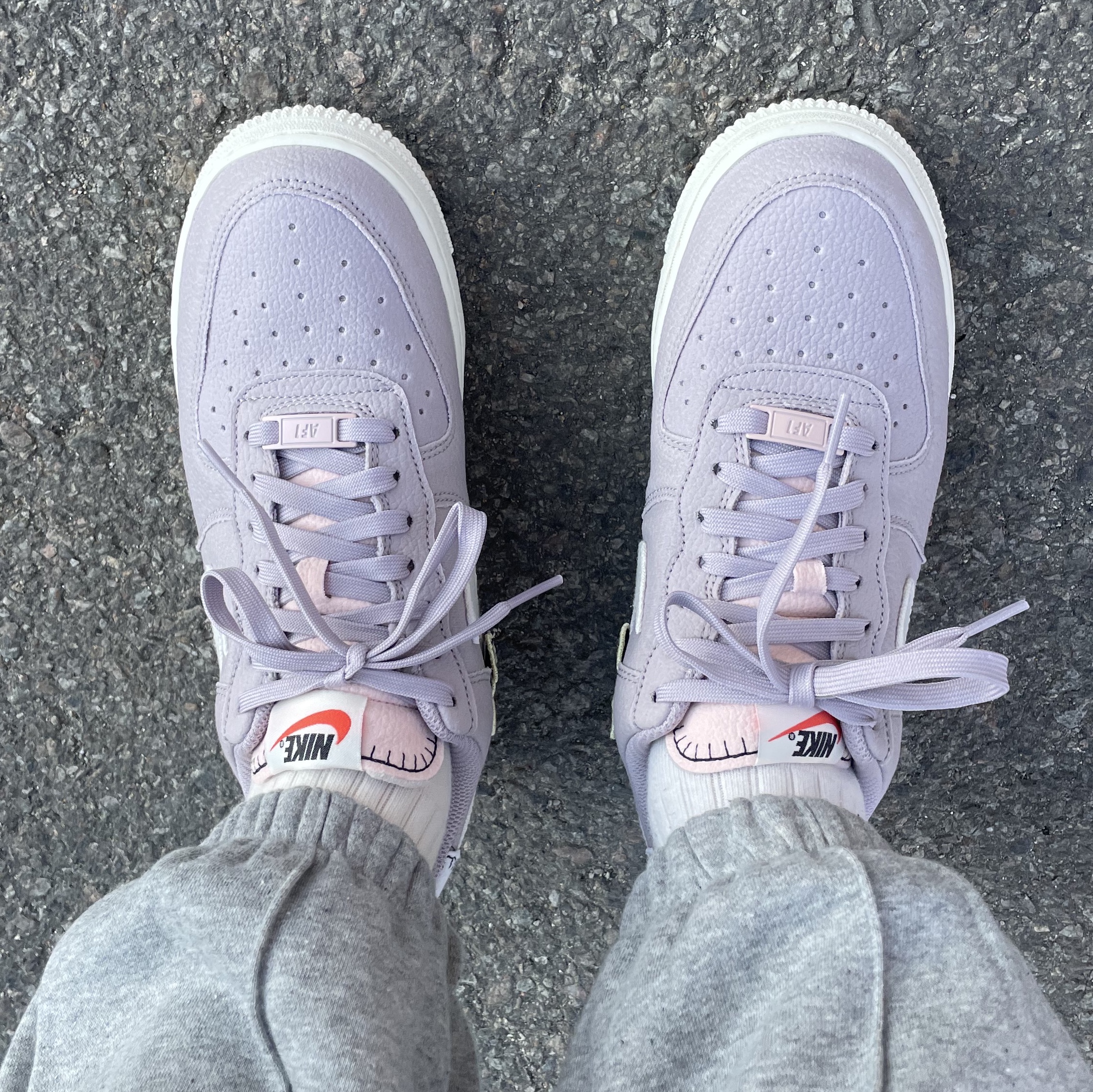(W) Nike Air Force 1 '07 SE Next Nature Amethyst Ash 착용 스타일 - 1