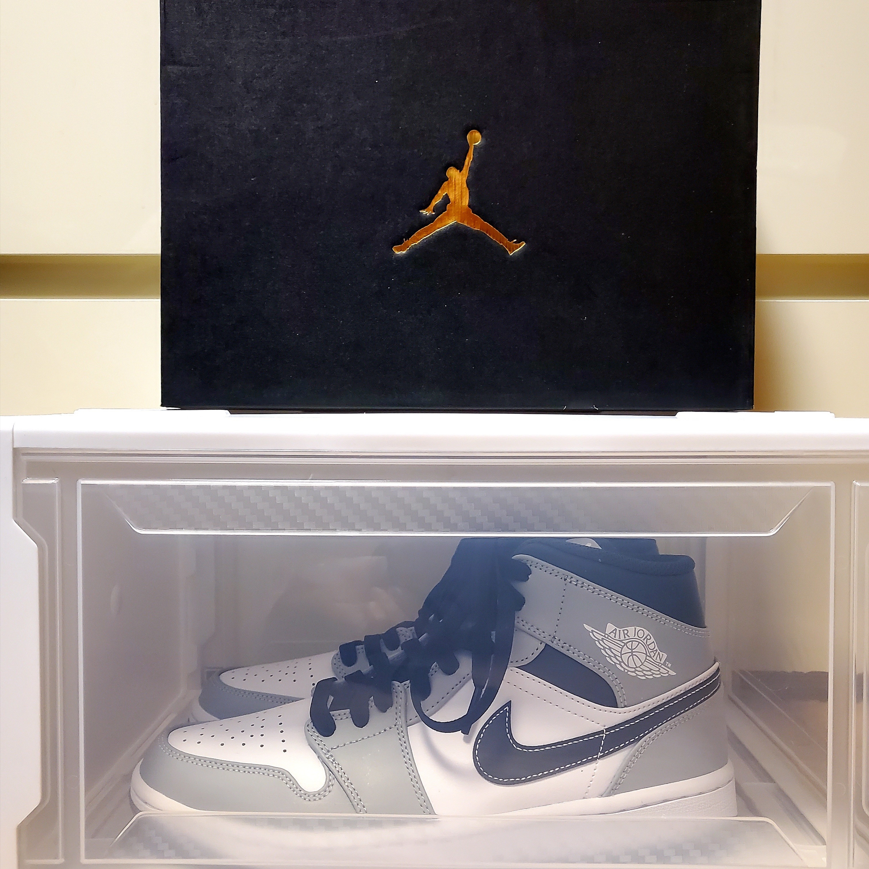 Jordan 1 Mid Light Smoke Grey Anthracite 착용 스타일 - 1