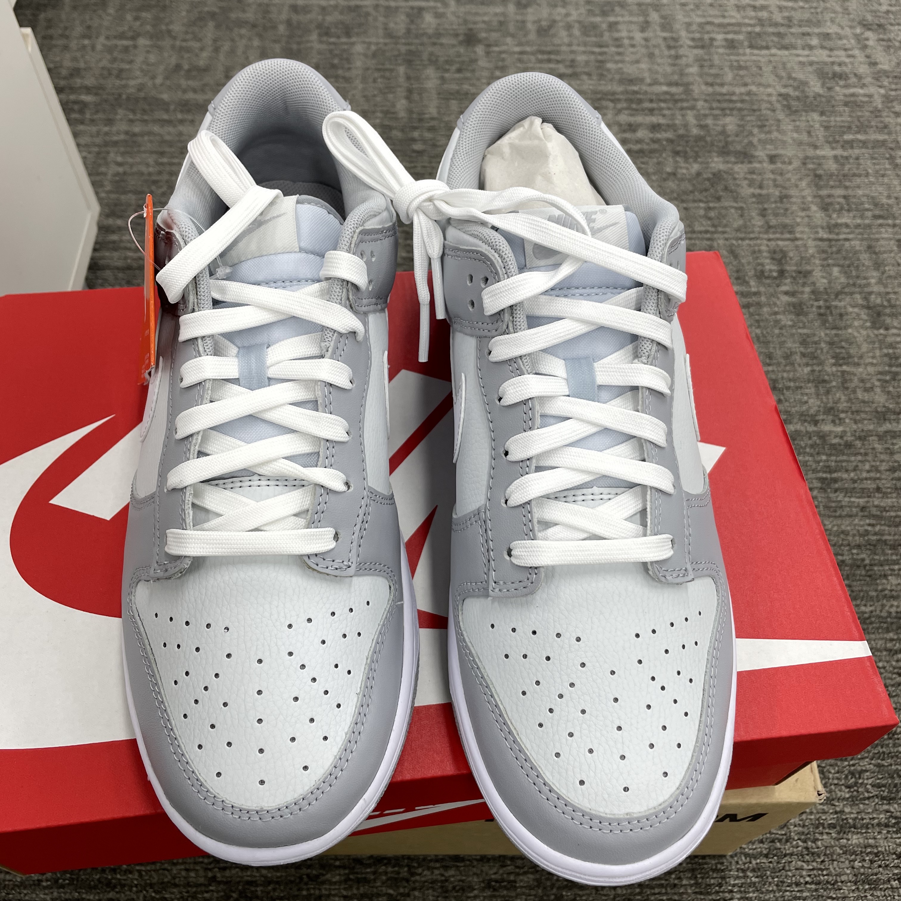 Nike Dunk Low Retro Wolf Grey 착용 스타일 - 3