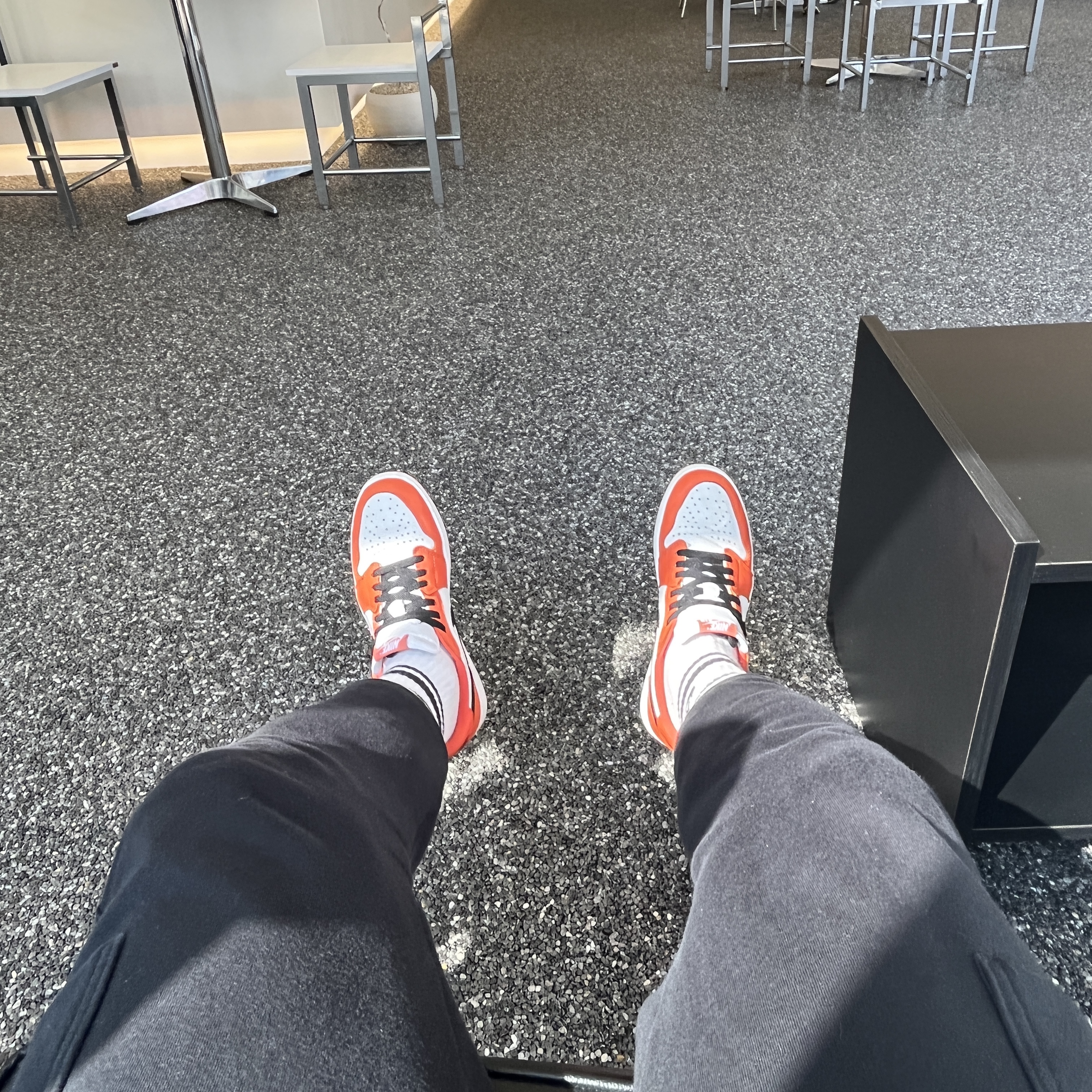 Jordan 1 Low OG Starfish 착용 스타일 - 1