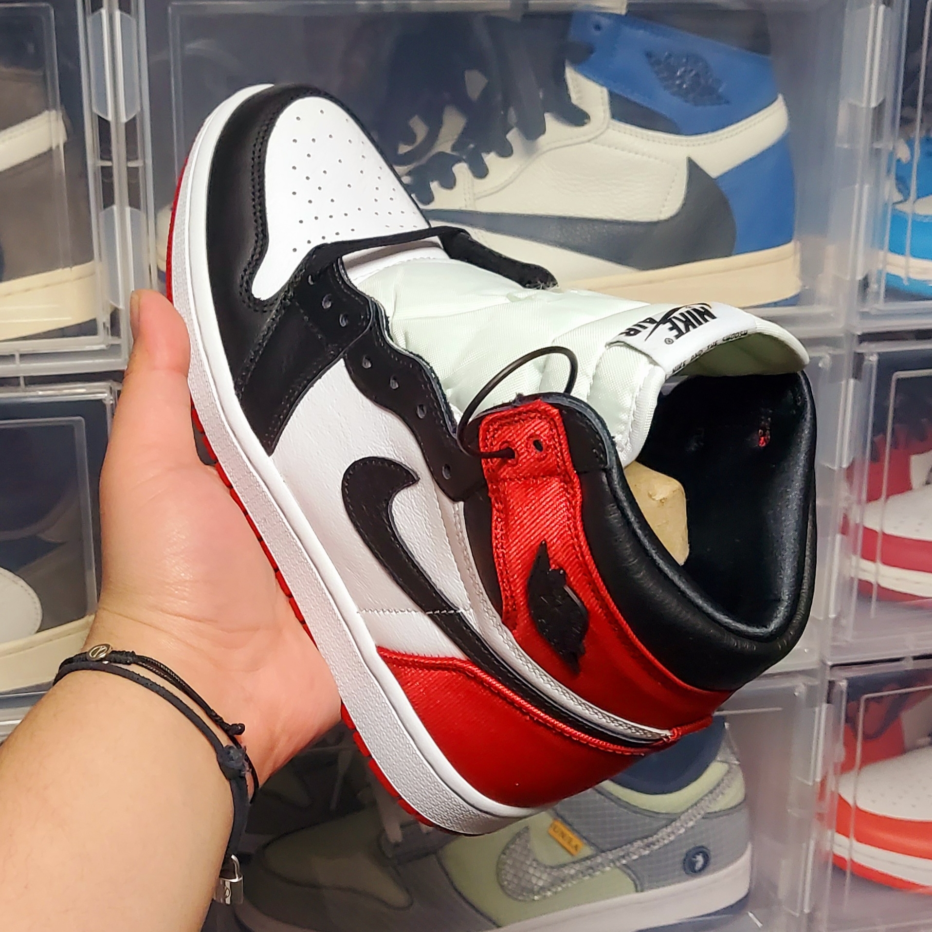(W) Jordan 1 Retro High Satin Black Toe 착용 스타일 - 3