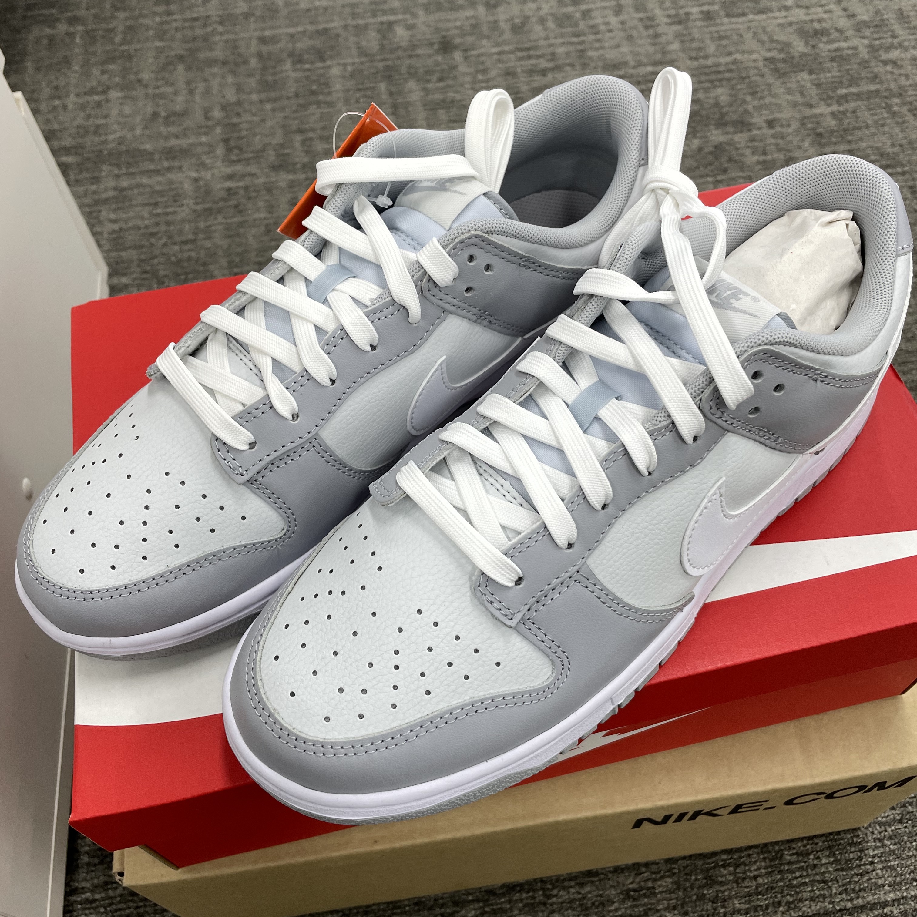 Nike Dunk Low Retro Wolf Grey 착용 스타일 - 2