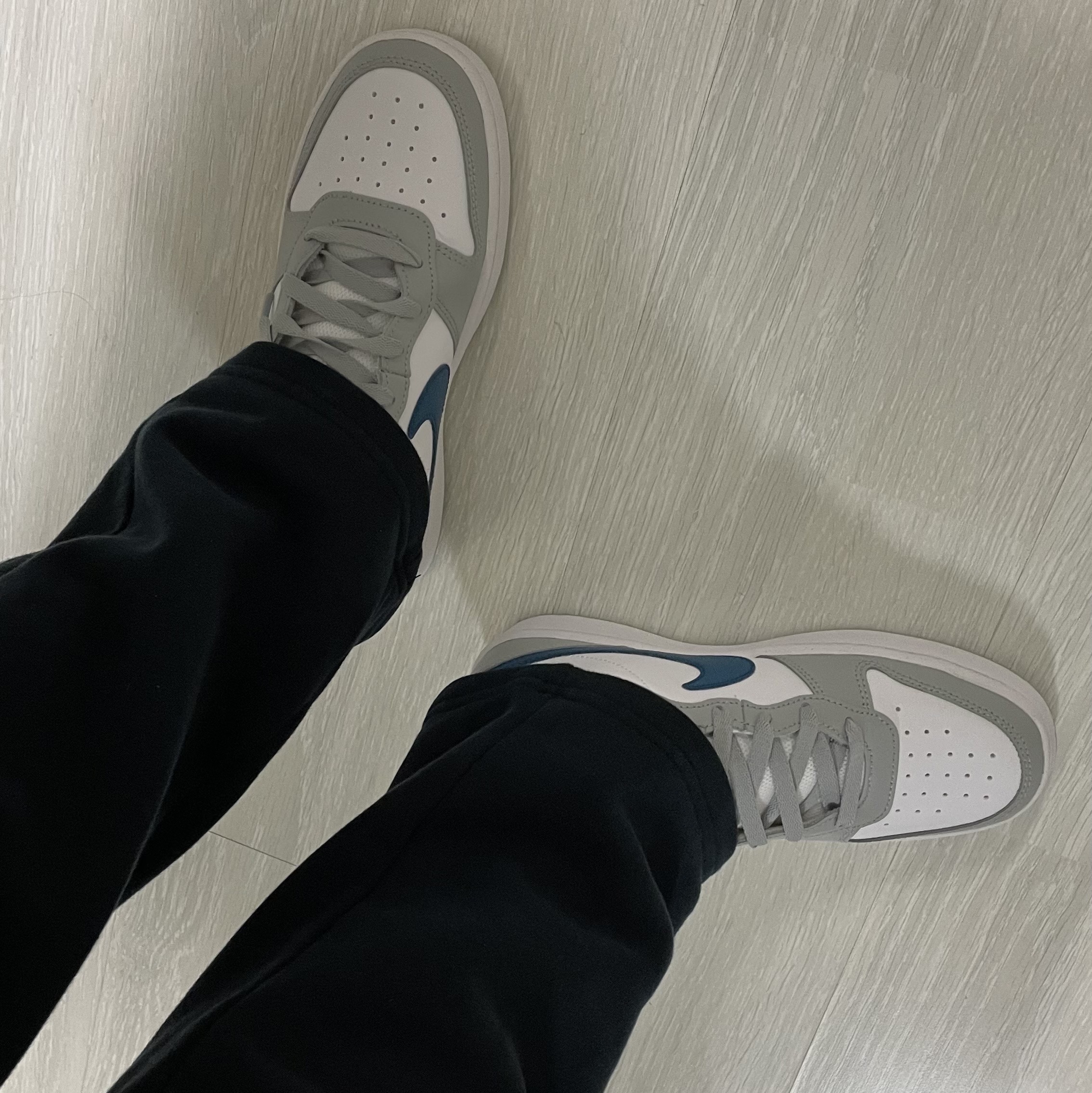 (GS) Nike Court Borough Low 2 Light Smoke Grey 착용 스타일 - 1
