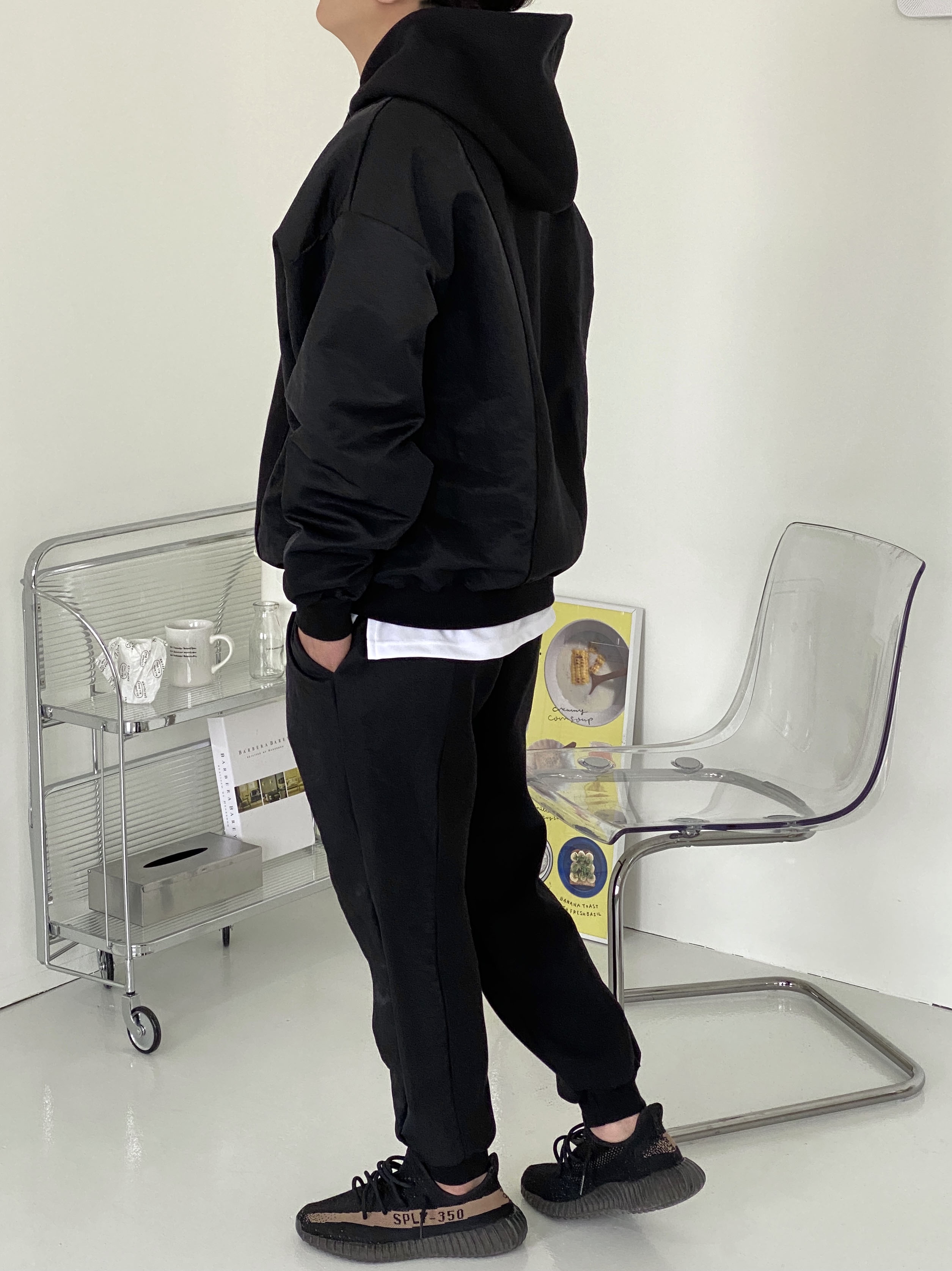 Adidas Yeezy Boost 350 V2 Core Black Copper 착용 스타일 - 2