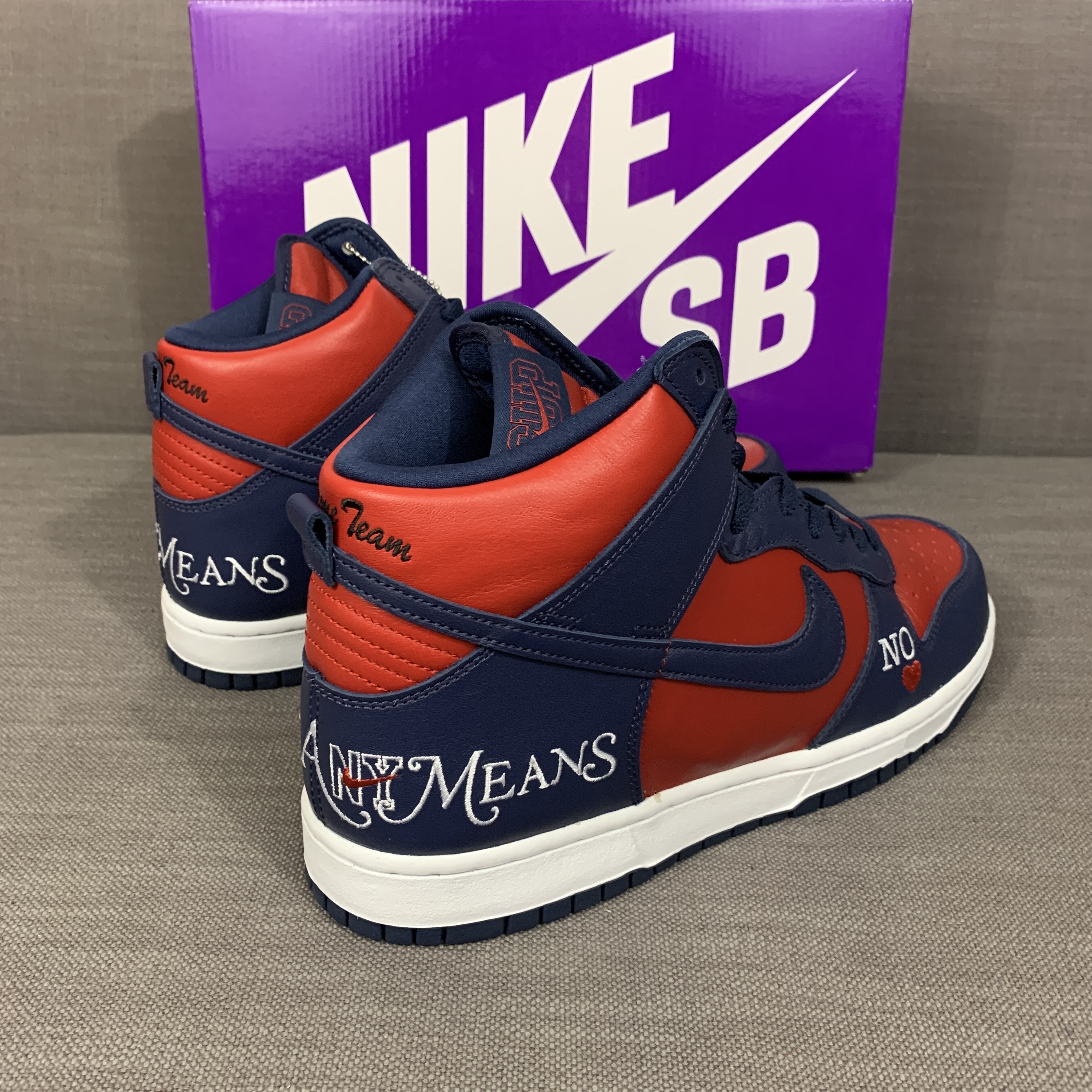 Nike x Supreme SB Dunk High OG QS By Any Means Varsity Red Midnight Navy 착용 스타일 - 4