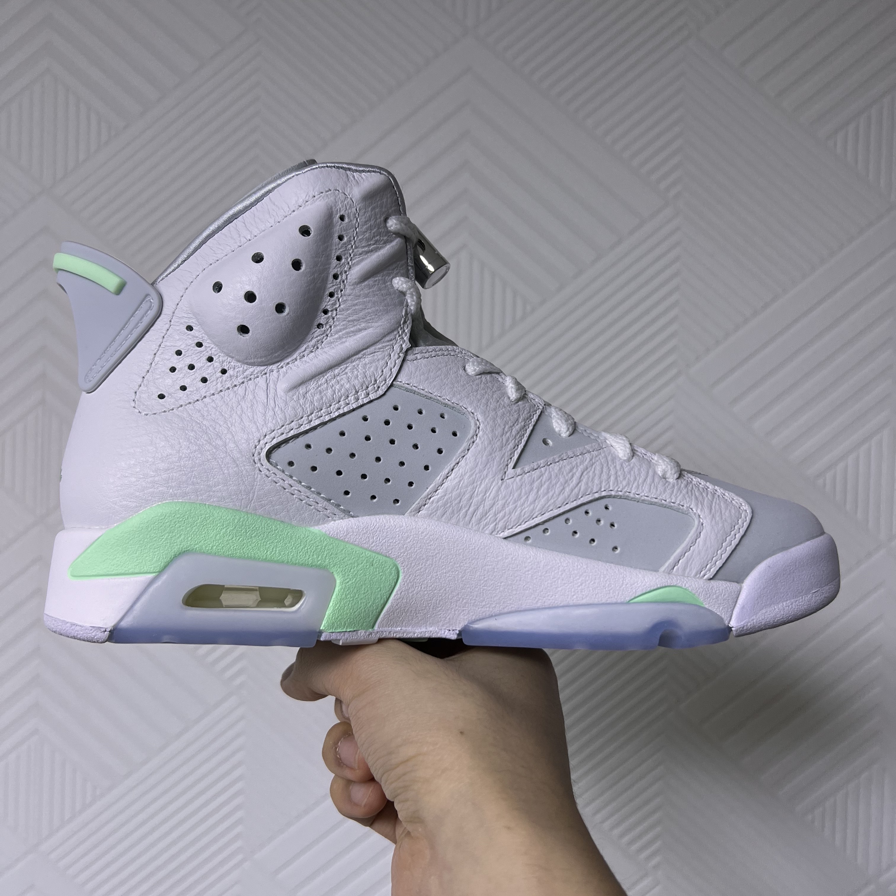 (W) Jordan 6 Retro Mint Foam 착용 스타일 - 2
