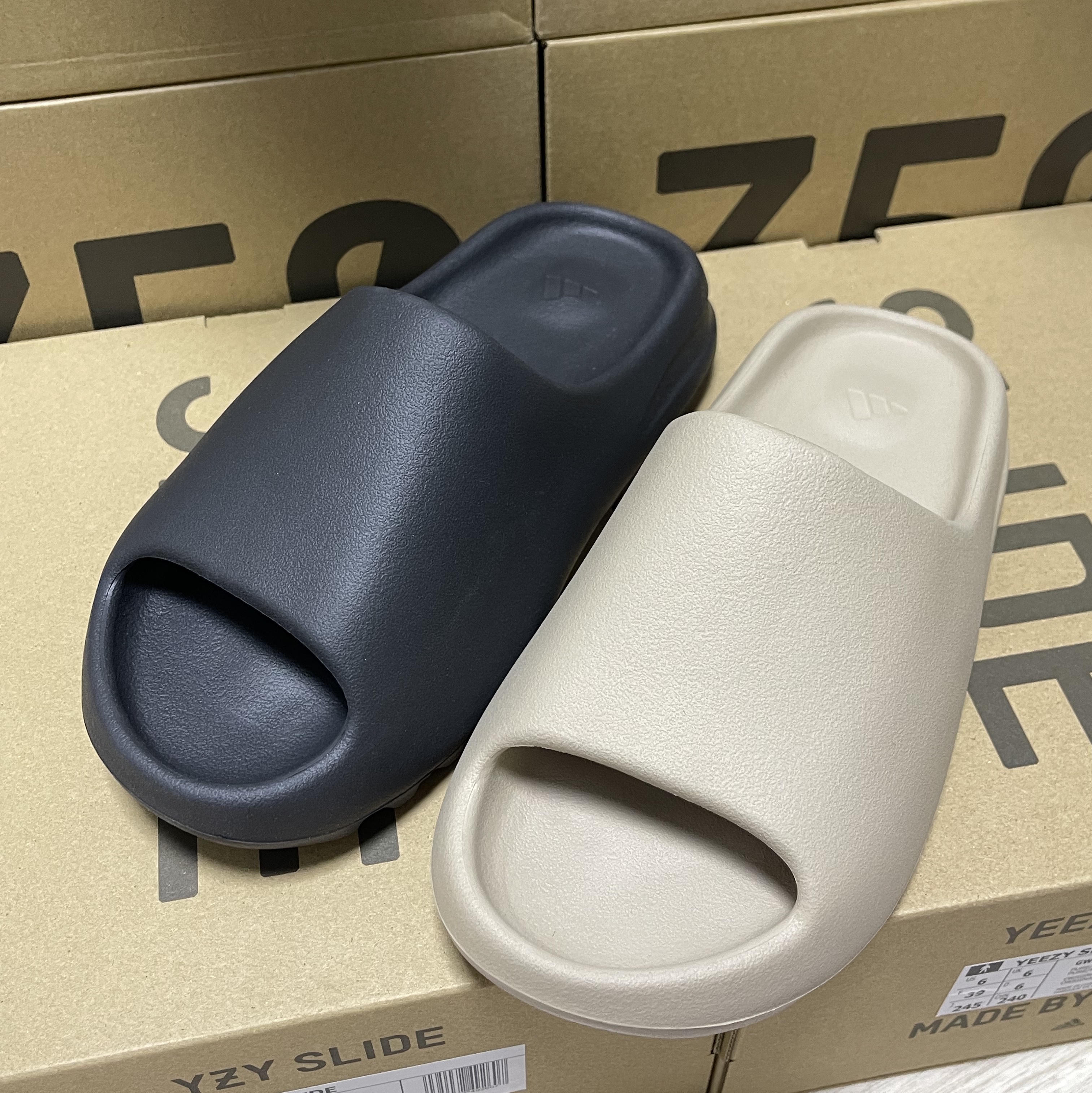 Adidas Yeezy Slide Onyx, Adidas Yeezy Slide Pure - Re-Release Ver. 착용 스타일 - 2
