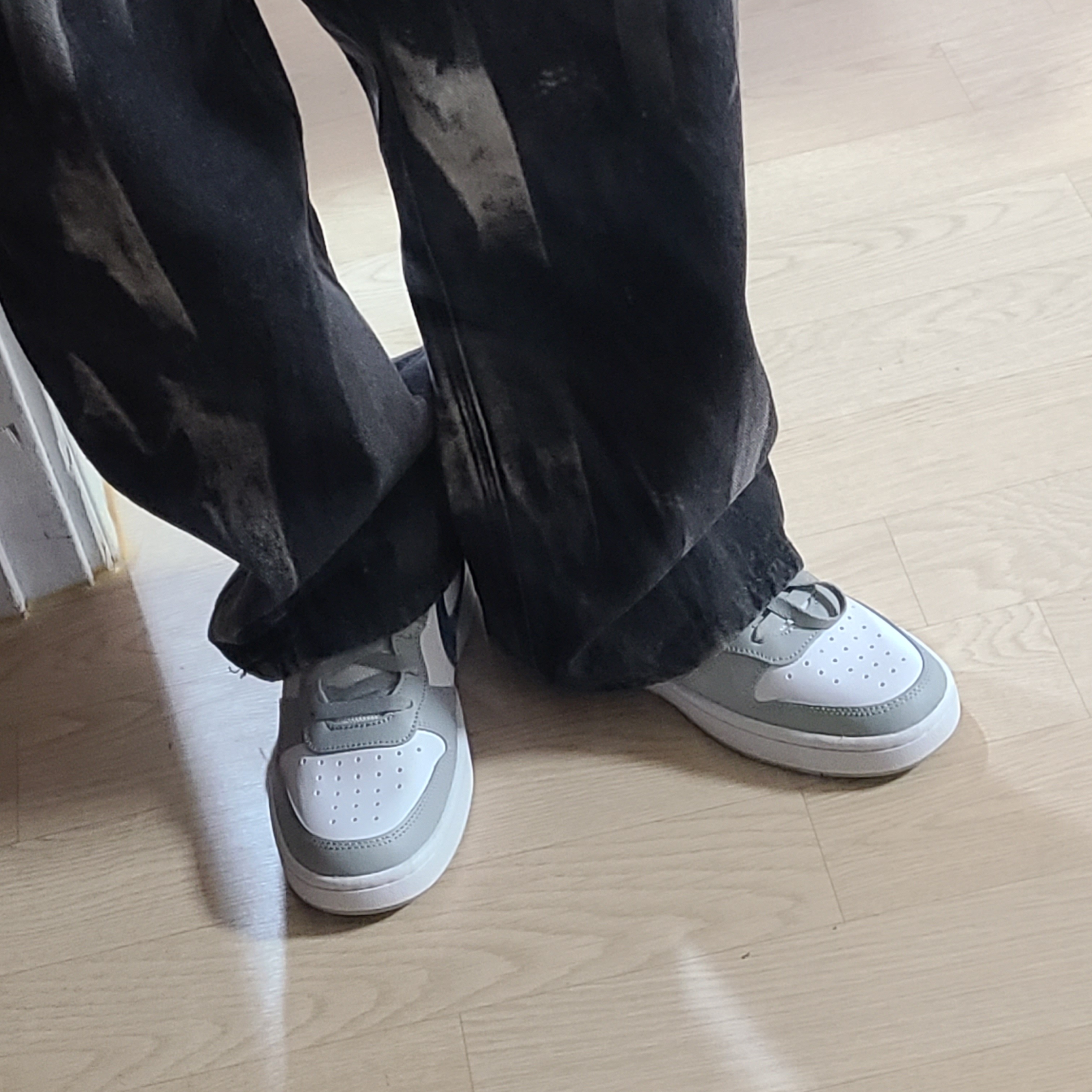 (GS) Nike Court Borough Low 2 Light Smoke Grey 착용 스타일 - 2