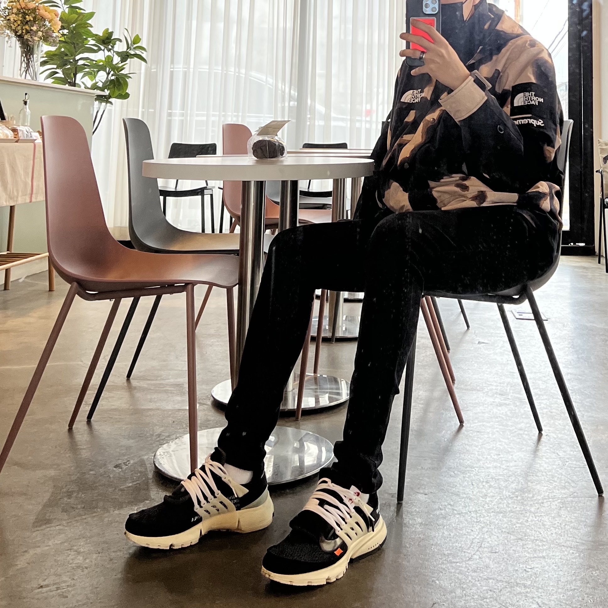 Nike x Off-White Air Presto OG The Ten, Supreme x The North Face Bleached Denim Print Mountain Jacket Black - 21FW 착용 스타일