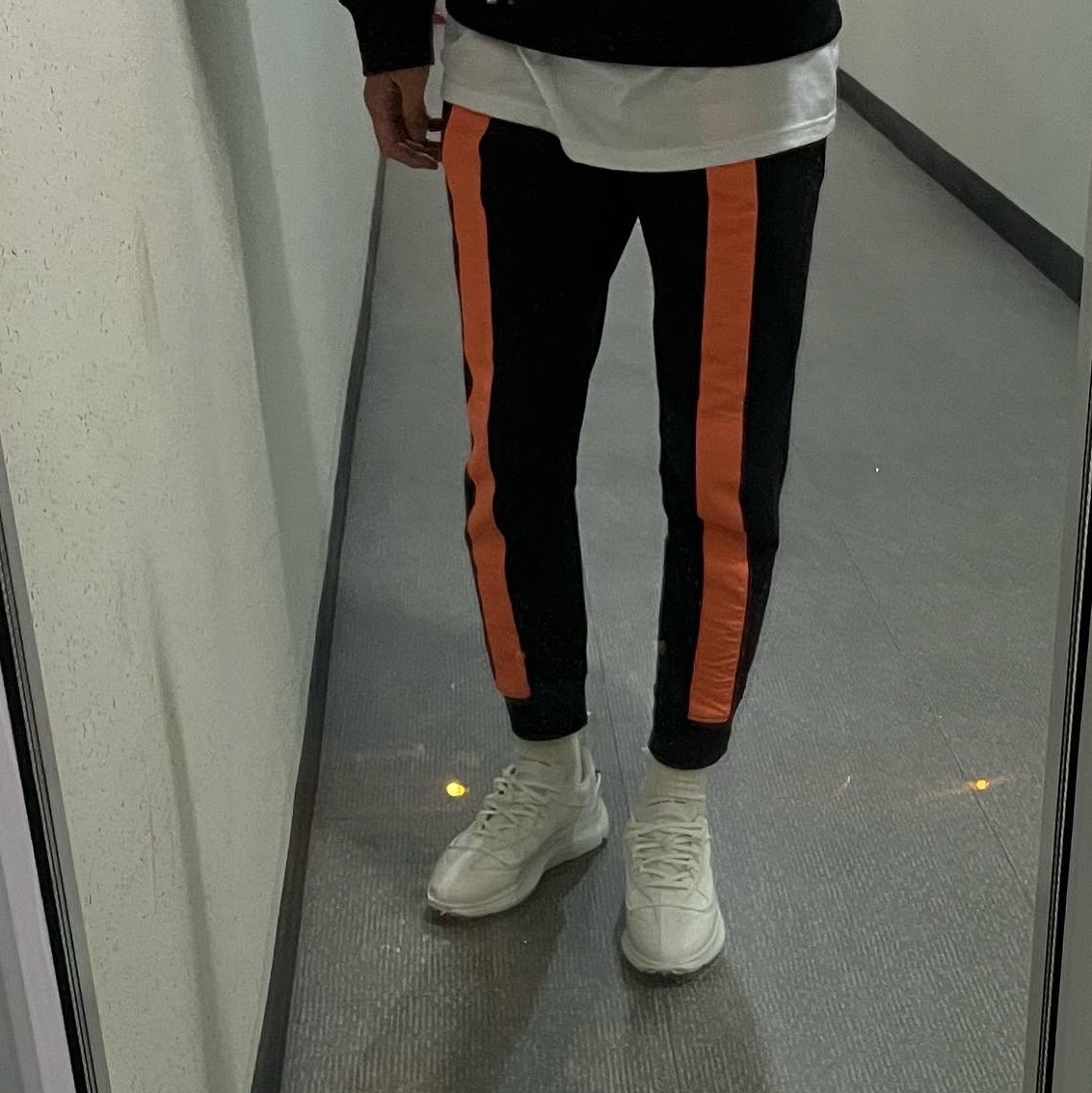 Y-3 Shiku Run Core White 착용 스타일 - 1