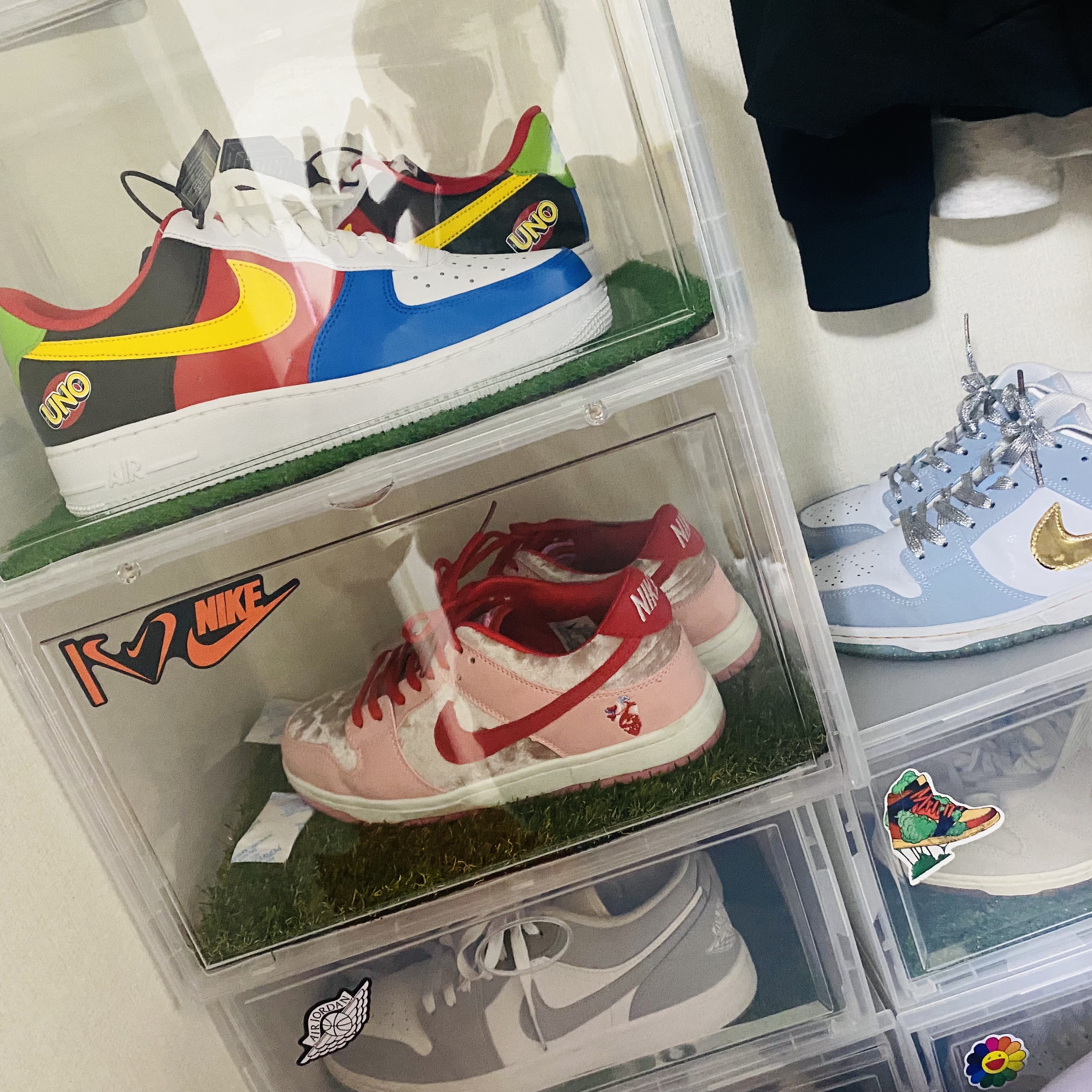 Nike x UNO Air Force 1 '07 QS White Yellow Zest, Nike x Sean Cliver SB Dunk Low Holiday Special 착용 스타일 - 1