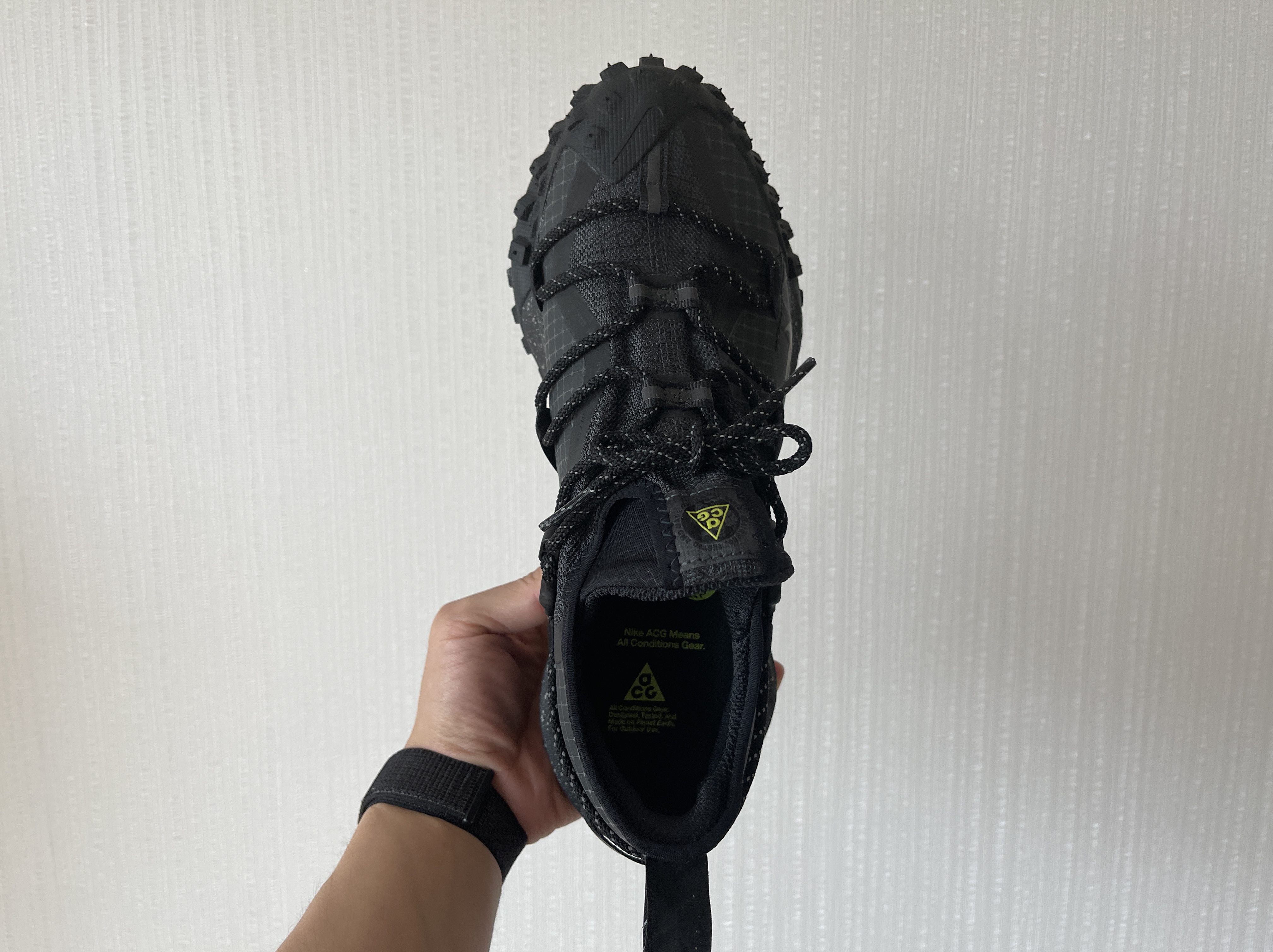 Nike ACG Mountain Fly Low Gore-Tex SE Dark Smoke Grey 착용 스타일 - 3