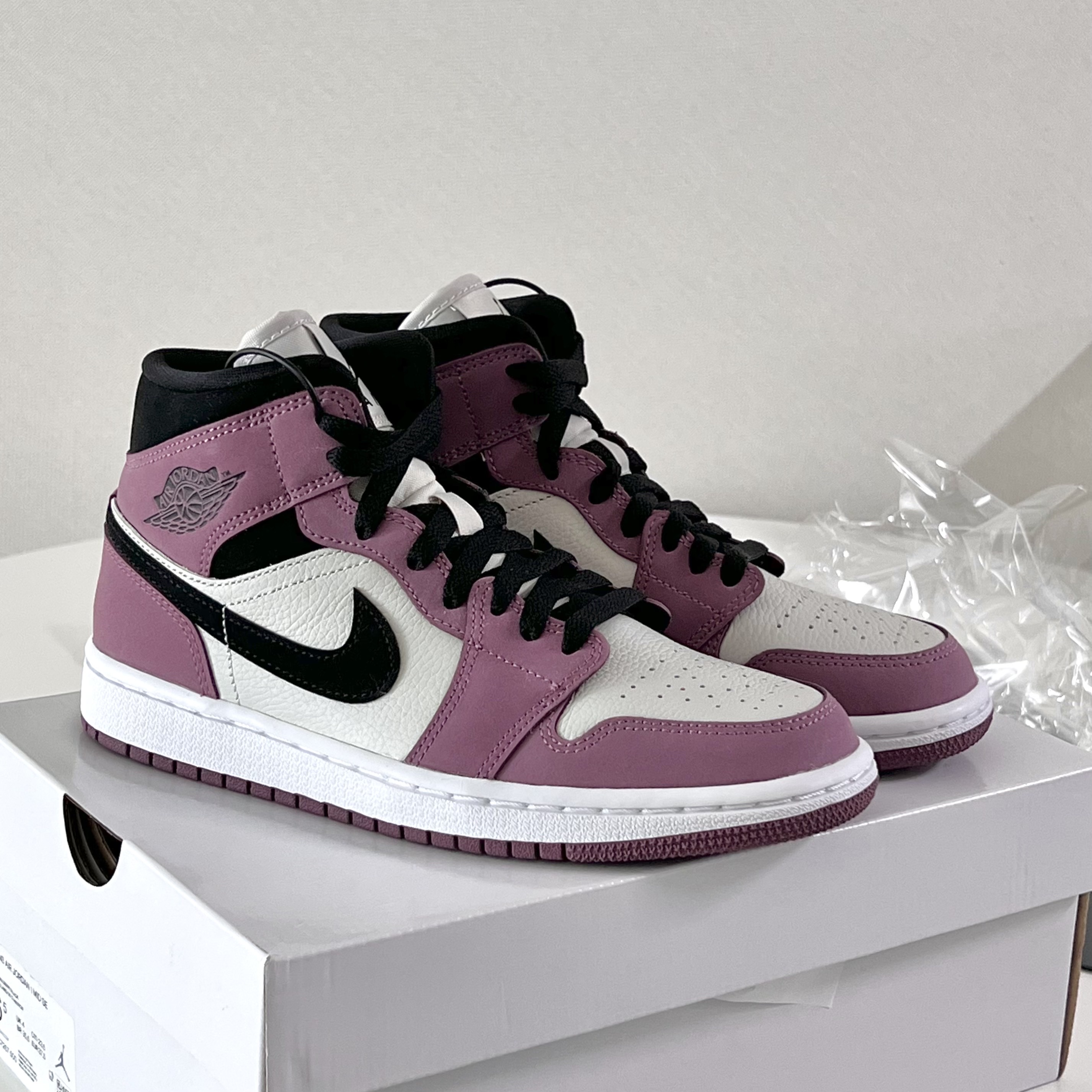 (W) Jordan 1 Mid SE Light Mulberry 착용 스타일 - 1