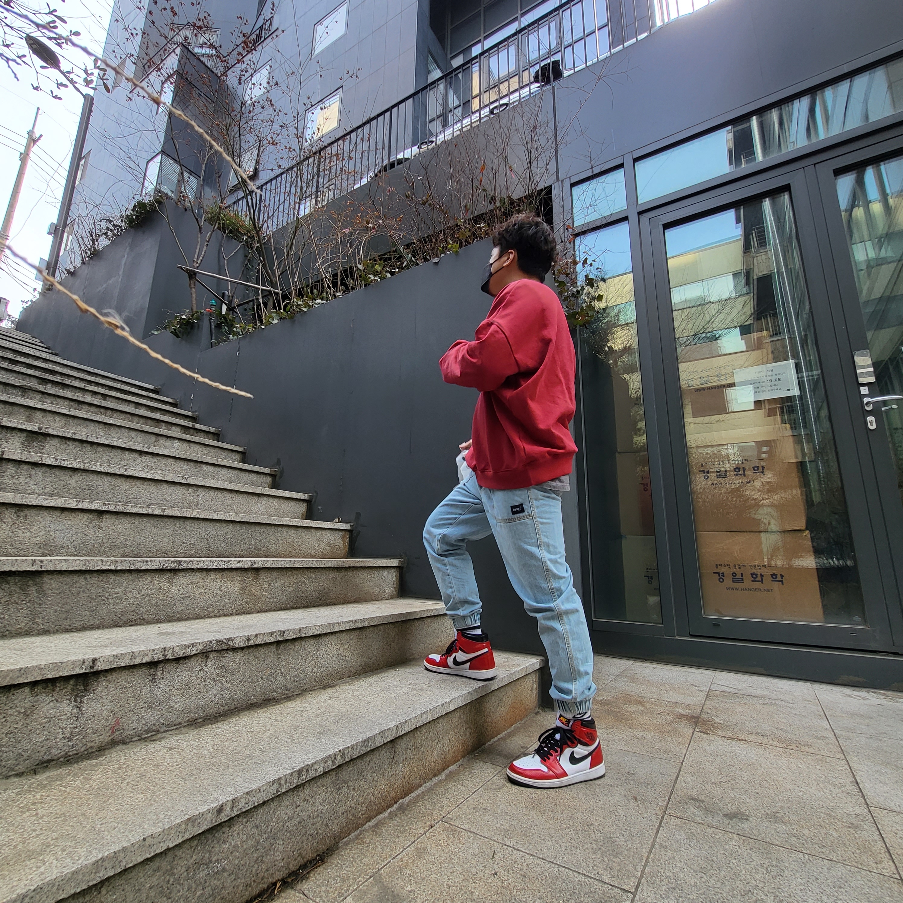 Jordan 1 Retro High OG Light Fusion Red 착용 스타일