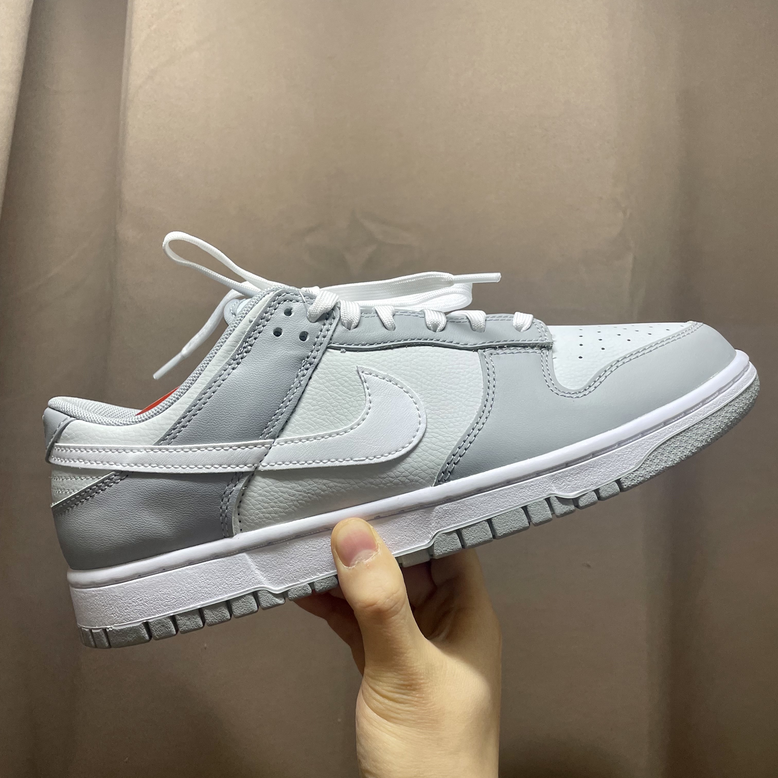 Nike Dunk Low Retro Wolf Grey 착용 스타일 - 1