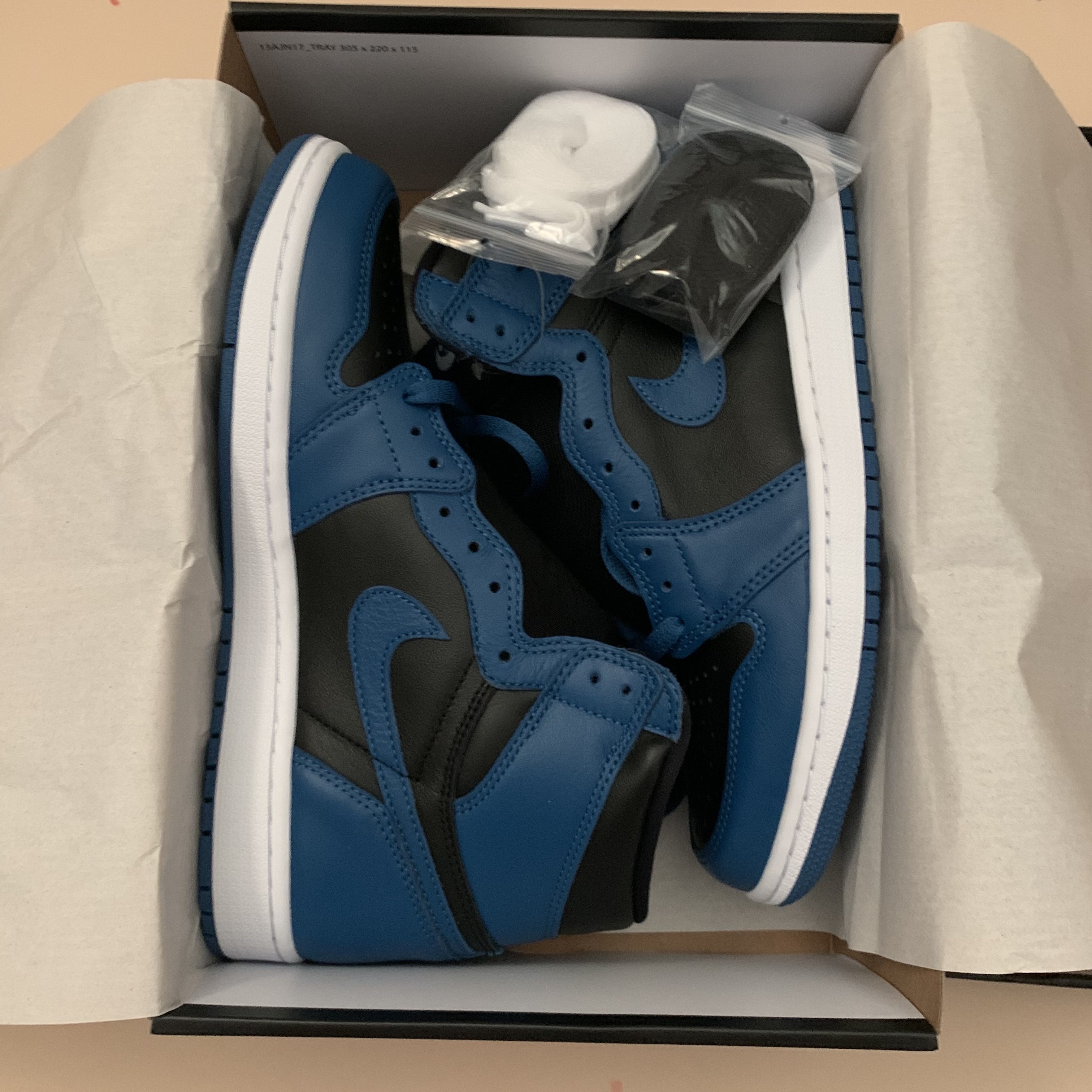 Jordan 1 Retro High OG Dark Marina Blue 착용 스타일 - 1
