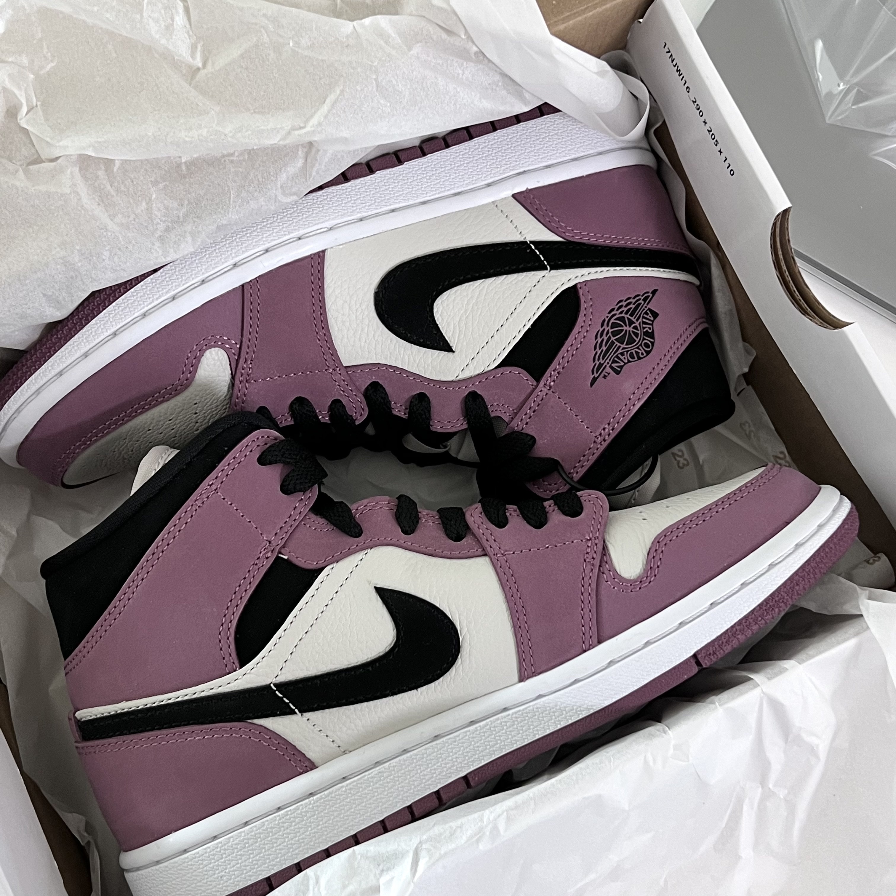 (W) Jordan 1 Mid SE Light Mulberry 착용 스타일 - 2